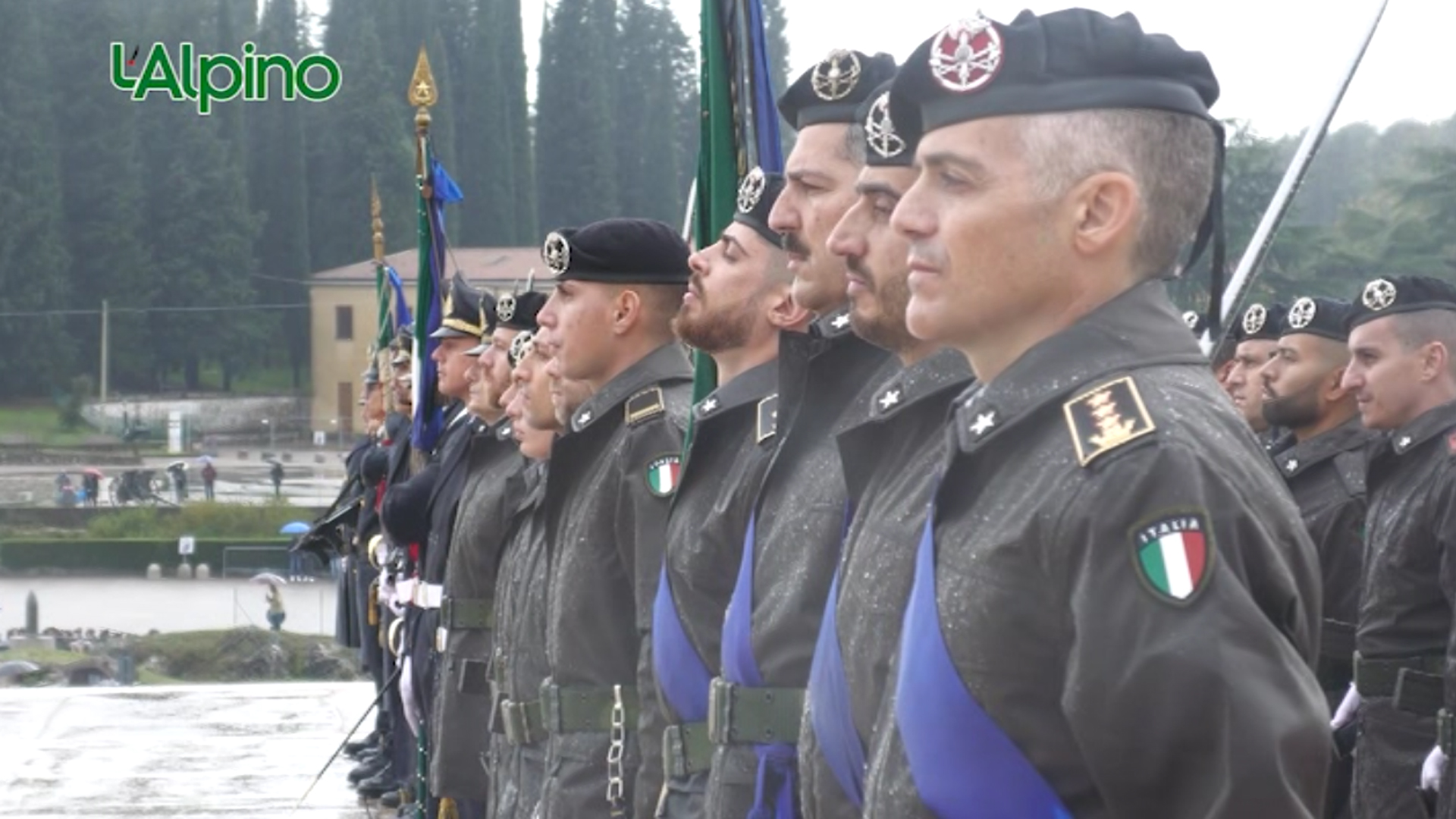 L'Alpino - Il labaro al Sacrario militare di Redipuglia