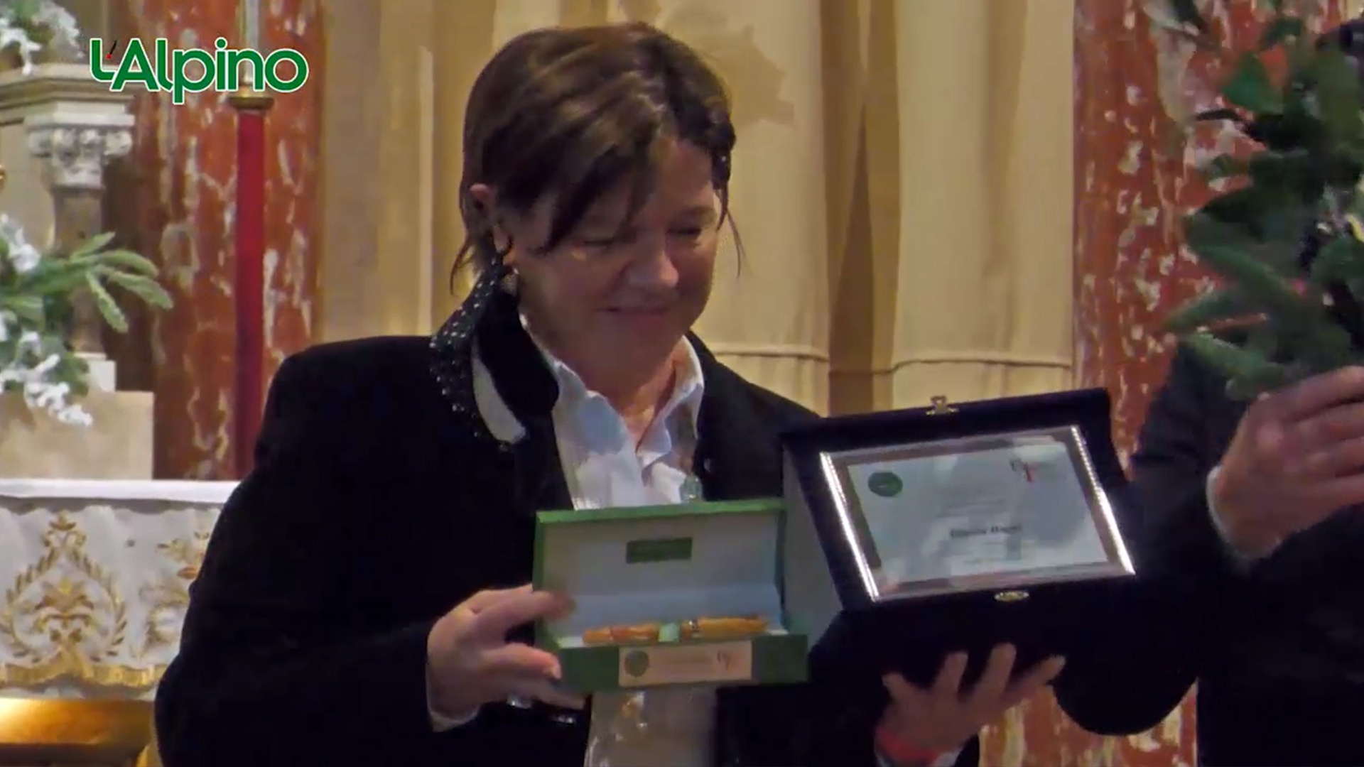 L’Alpino – A Daniela Barel il premio