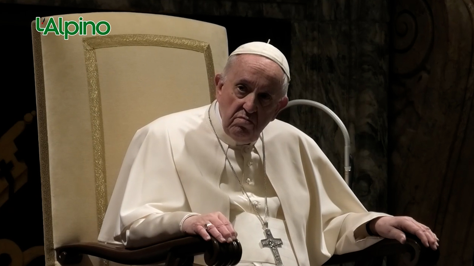 L’Alpino – Papa Francesco incontra gli alpini