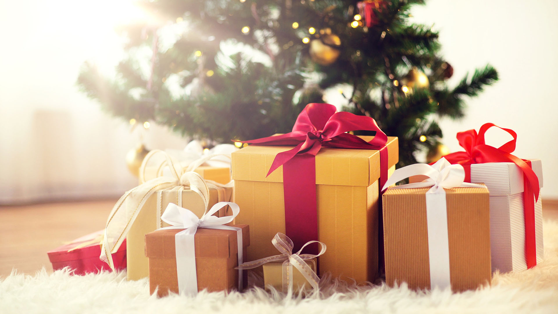 Regali di Natale, online o nei negozi?