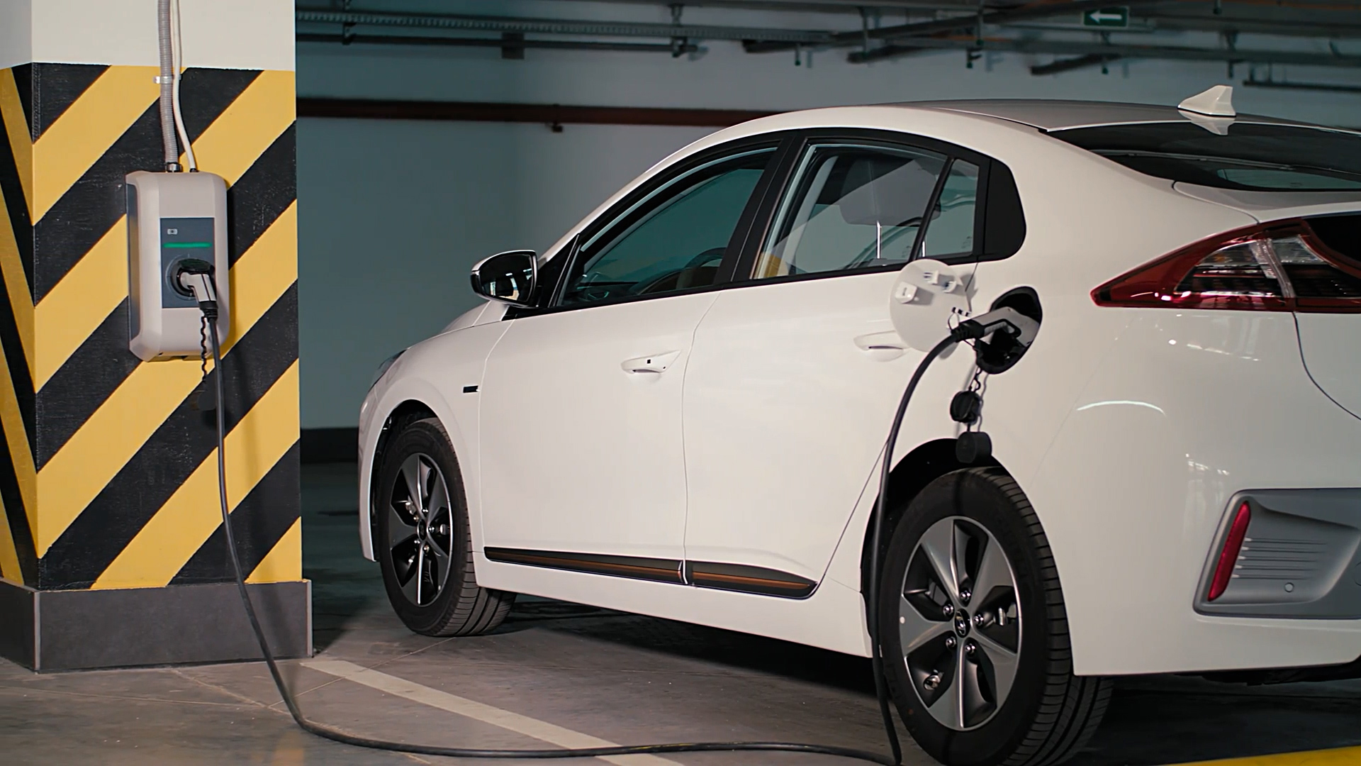 Auto elettriche tra costi ed emissioni