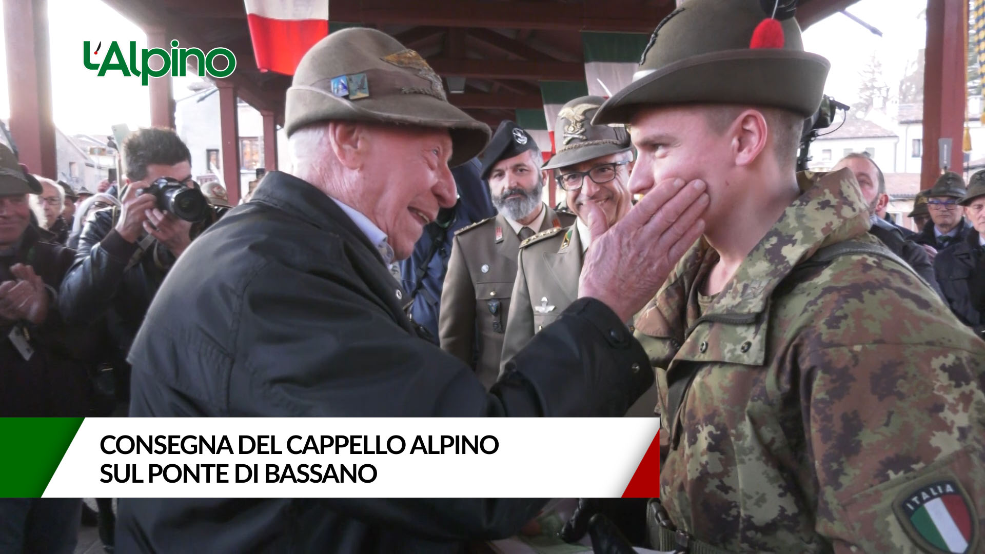 L’Alpino – Consegna del cappello alpino sul ponte di Bassano