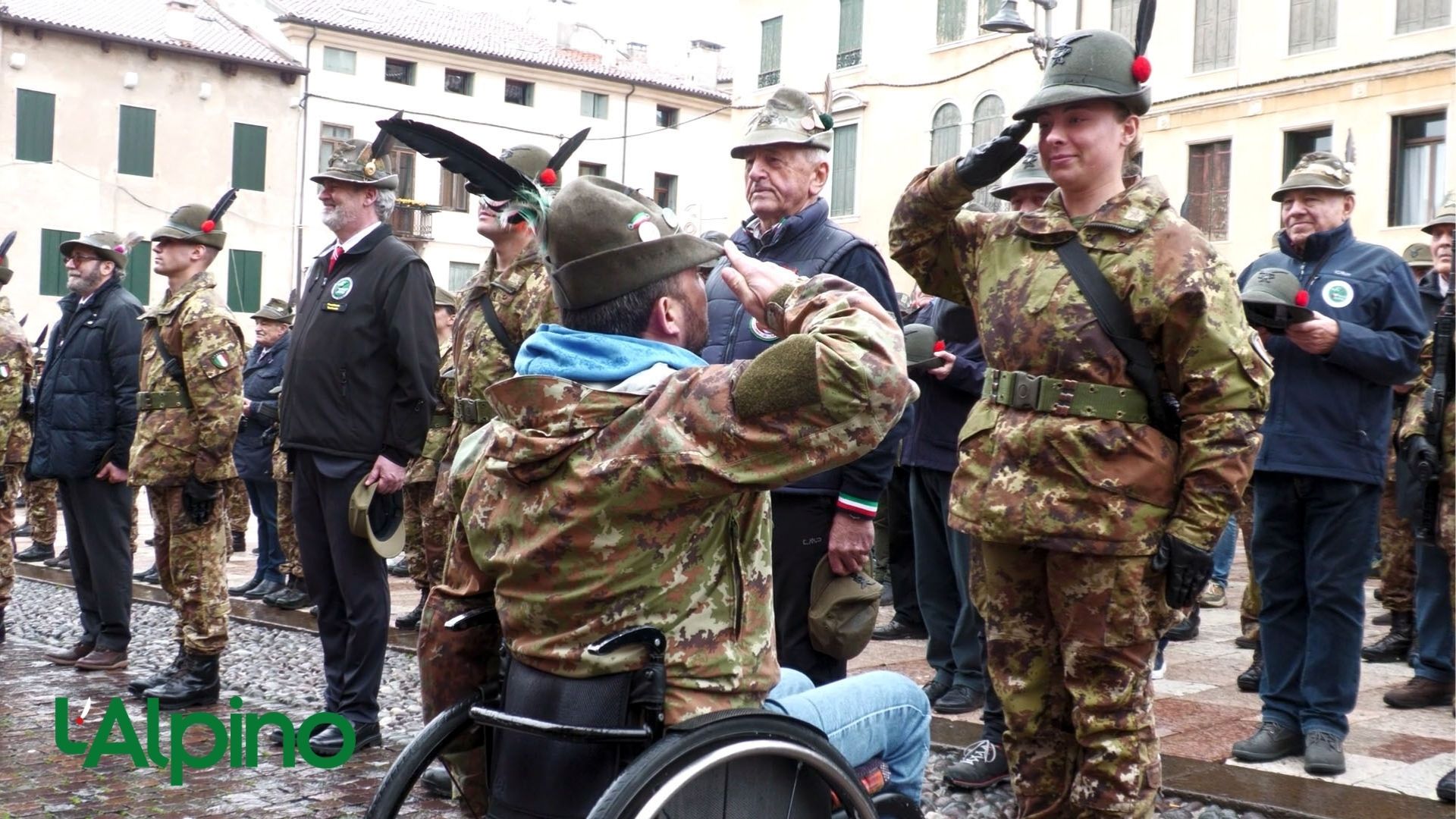 L’Alpino – Cappello alpino e tessera Ana a 103 giovani soldati