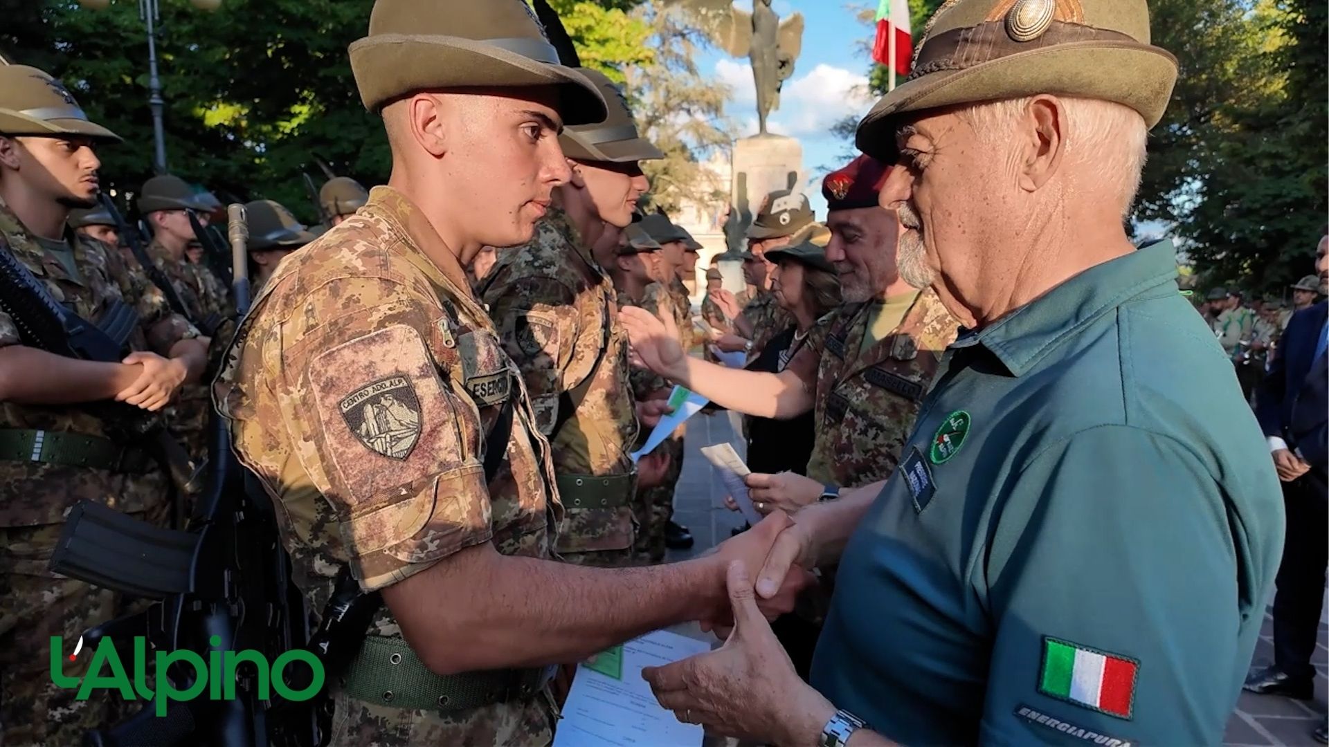 L’Alpino – A L’Aquila la consegna del cappello a 130 nuovi alpini