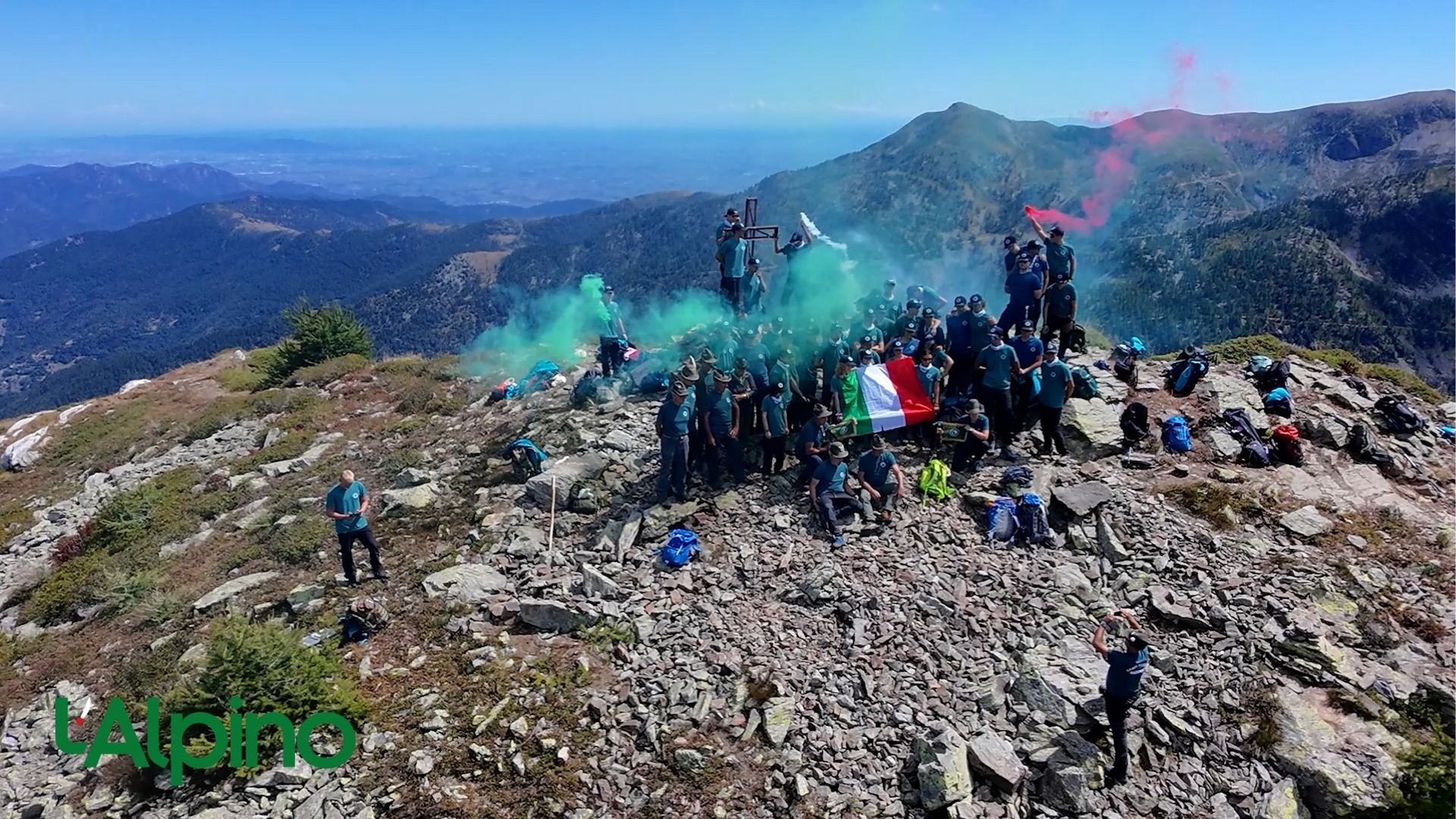 L’Alpino – Nel bosco delle penne mozze il ricordo degli alpini