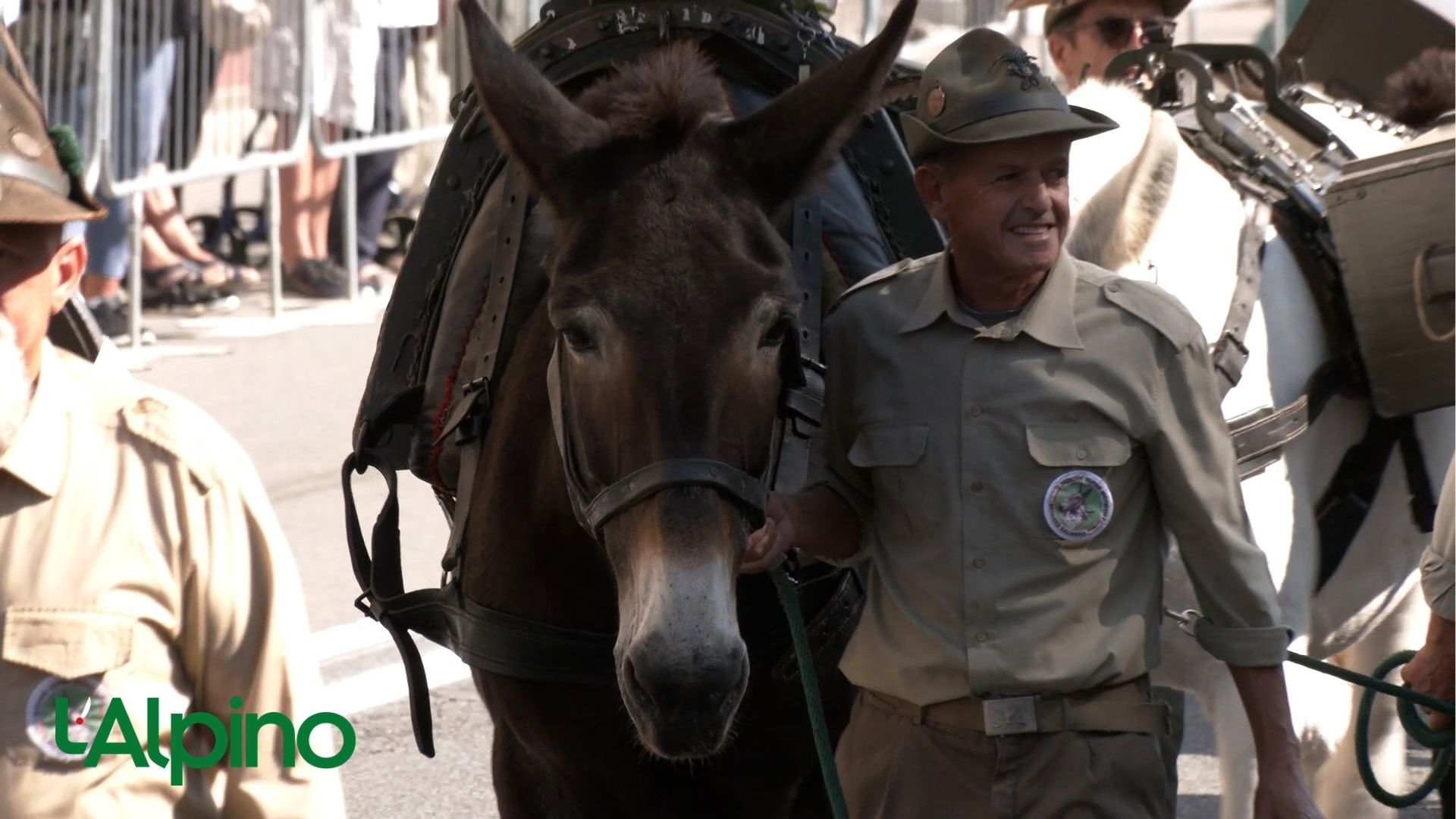 L’Alpino – Pinerolo abbraccia gli alpini