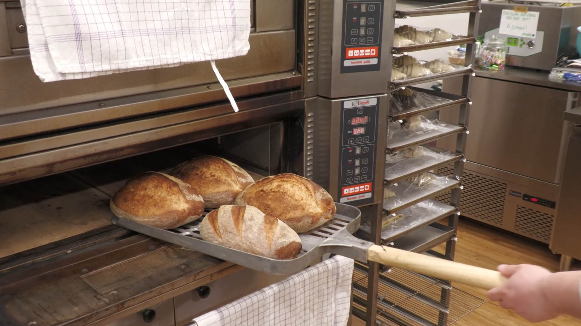Il pane, passione “notturna” che diventa lavoro