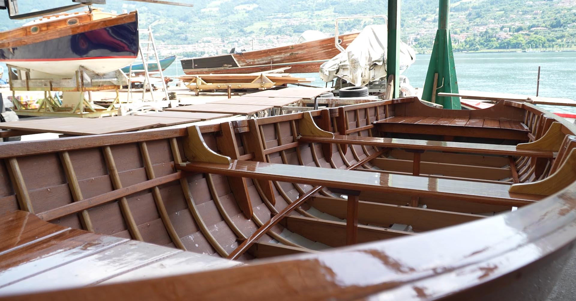 A Monte Isola i maestri delle barche in legno