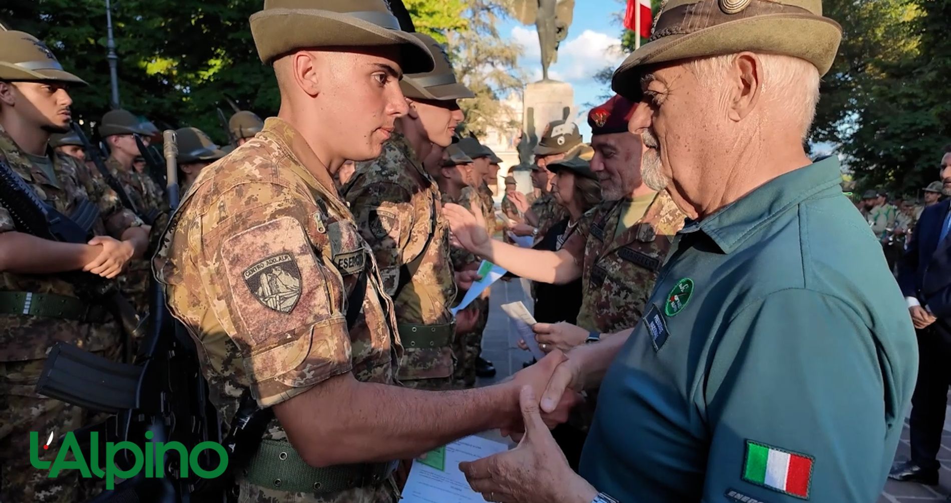 L'Alpino - A L'Aquila la consegna del cappello a 130 nuovi alpini