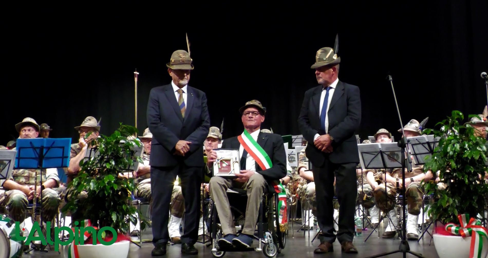 L'Alpino - Consegnato all'Ana il Sigillo della Città di Belluno