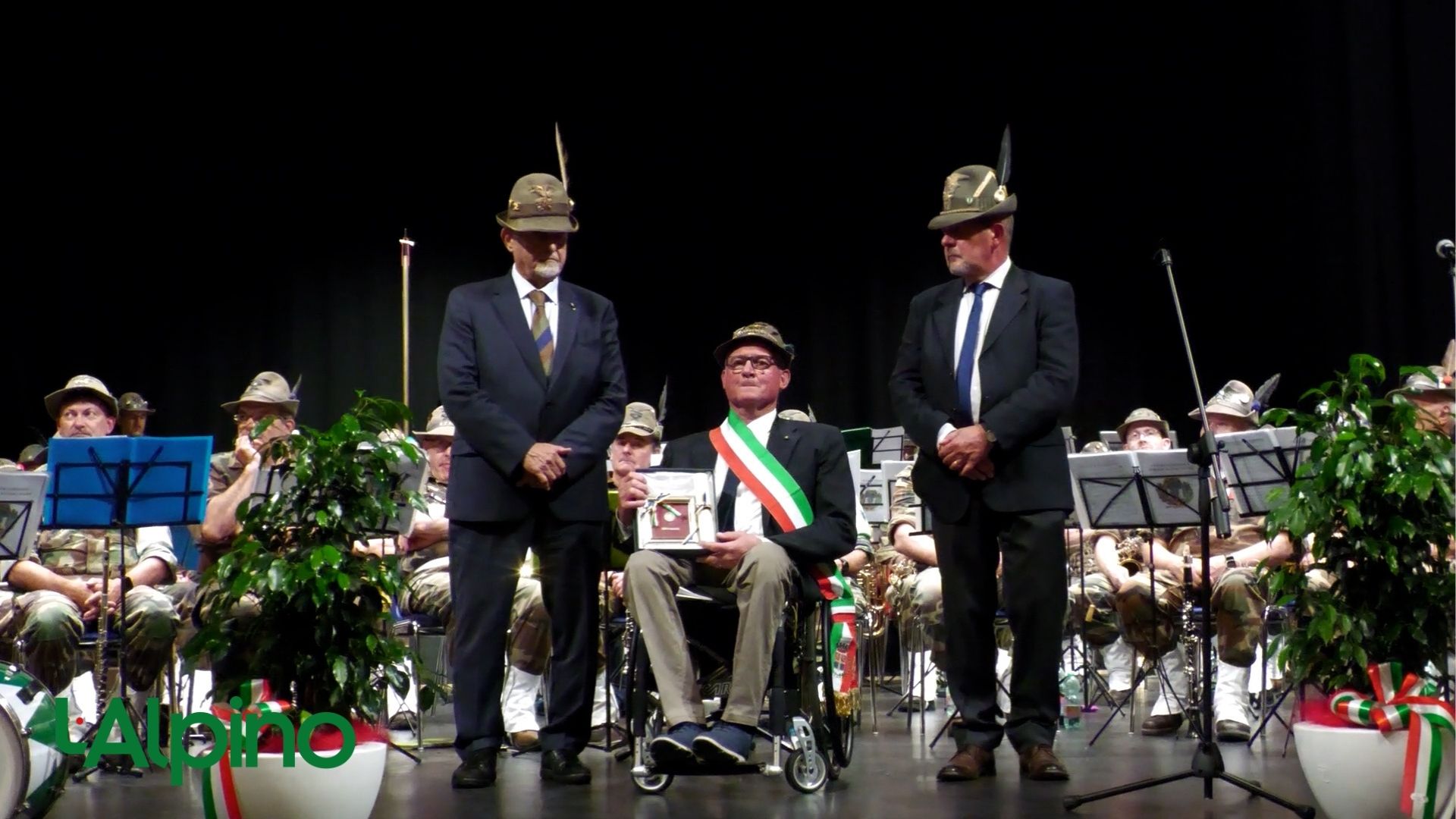 L'Alpino - Consegnato all'Ana il Sigillo della Città di Belluno