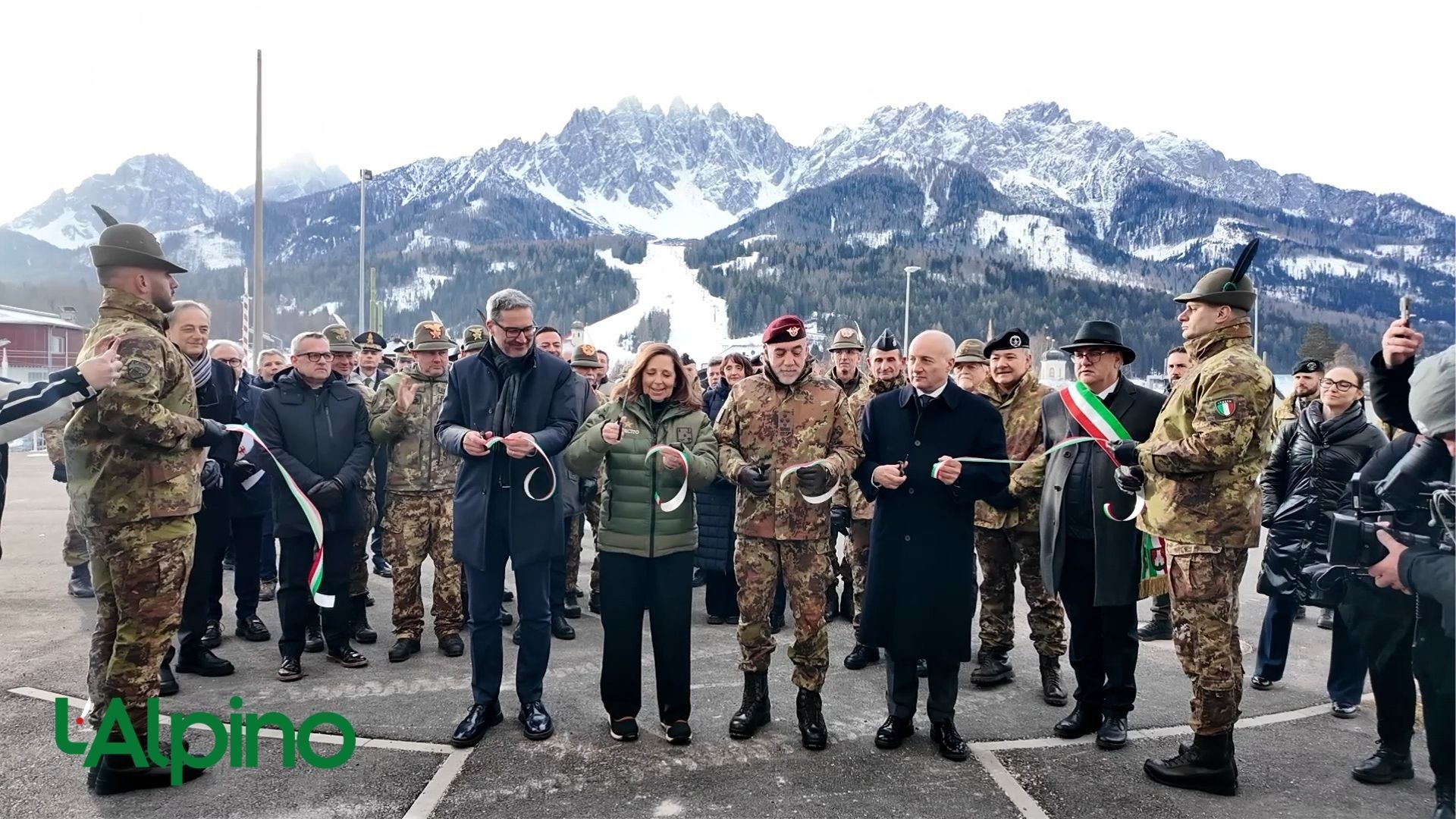 L'Alpino - Inaugurata la ''nuova'' caserma Cantore