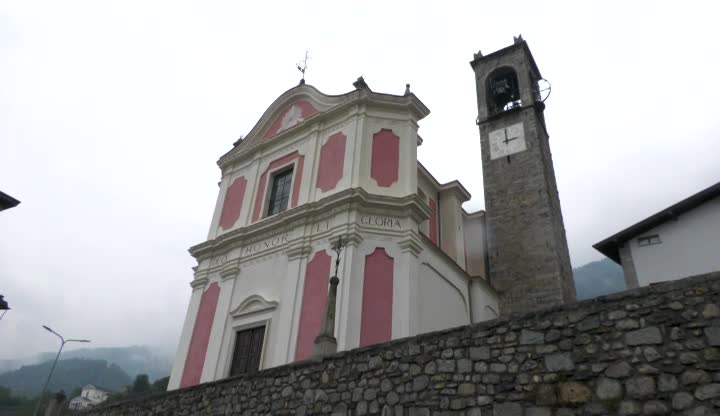 La chiesa parrochiale torna a splendere: facciate sistemate e tetto rifatto