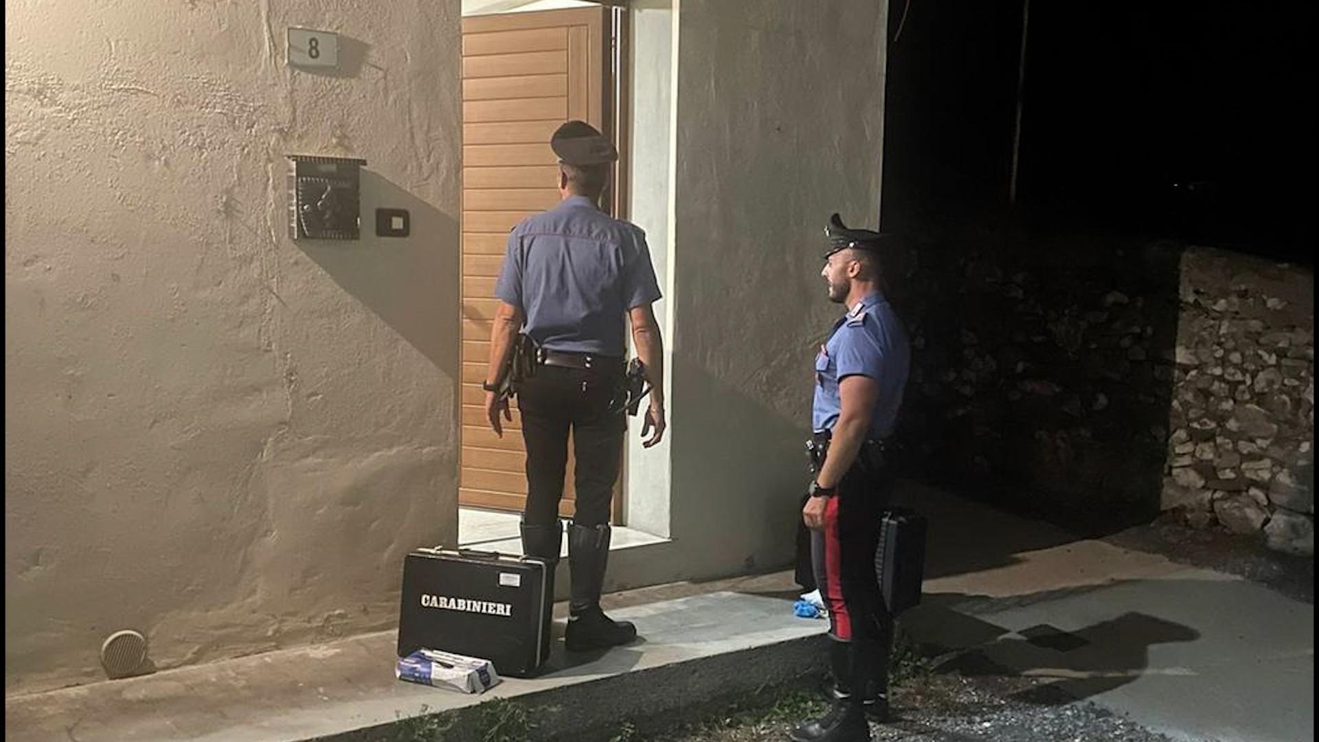 Accoltella il patrigno della fidanzata, arrestato 17enne