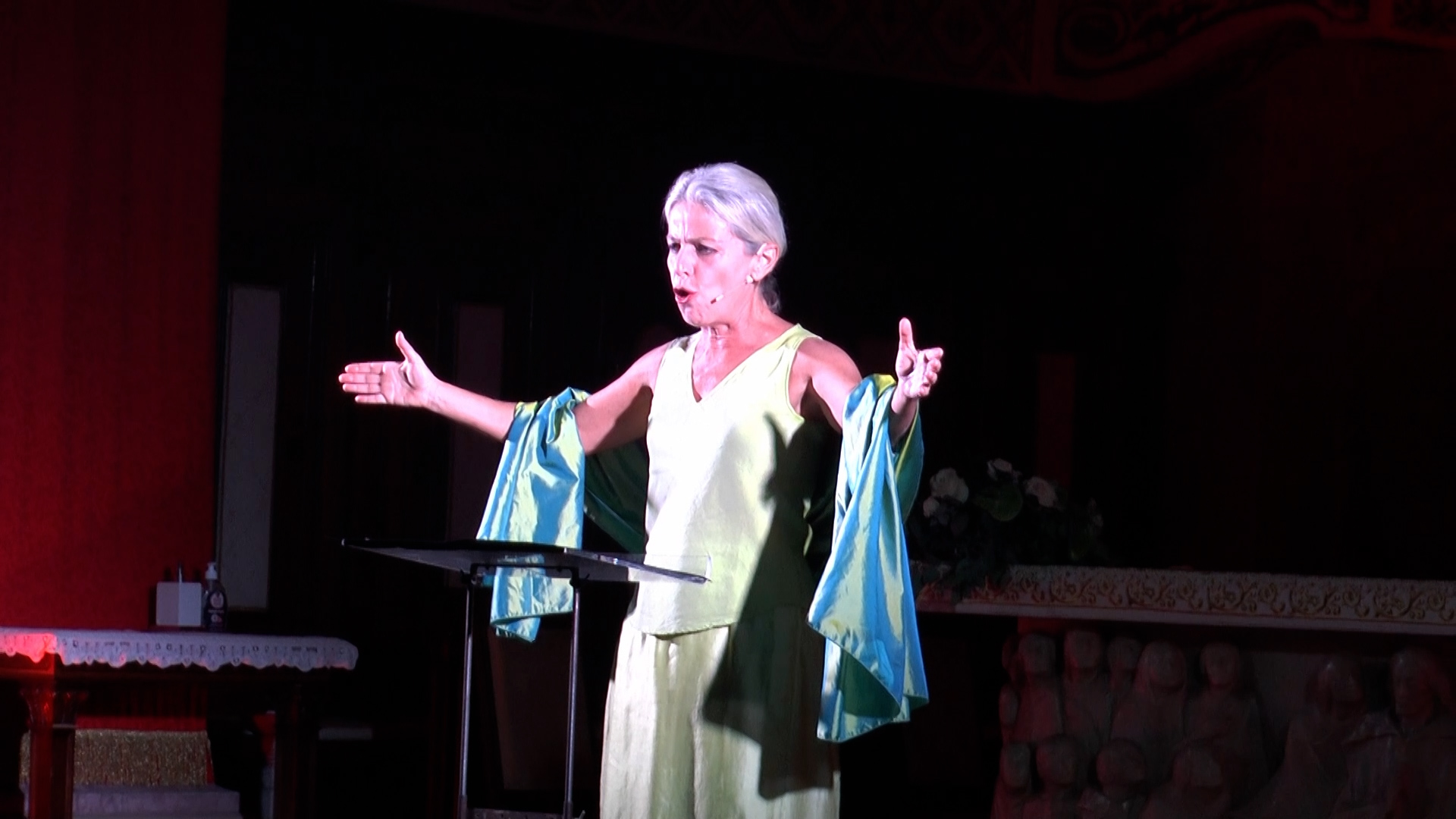 A Iseo Lucilla Giagnoni porta 