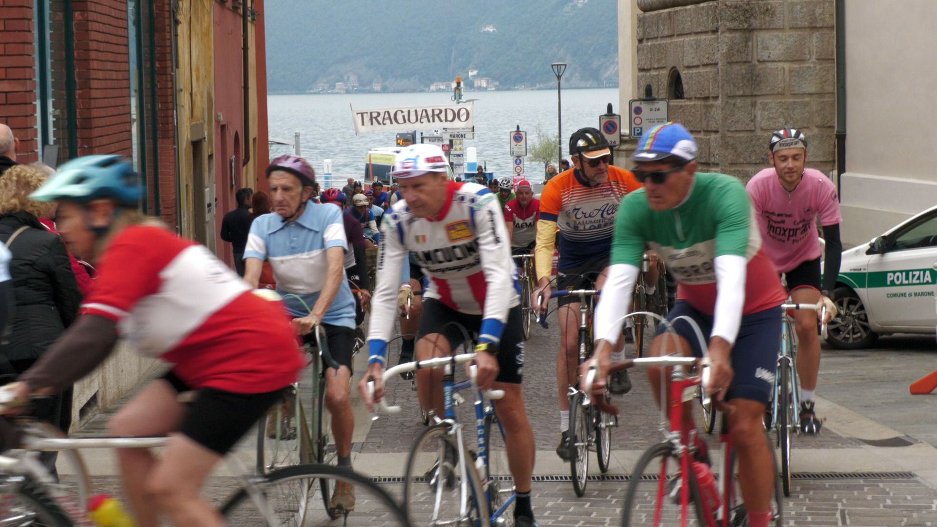 Sebino: in 250 per la pedalata vintage La Lacustre