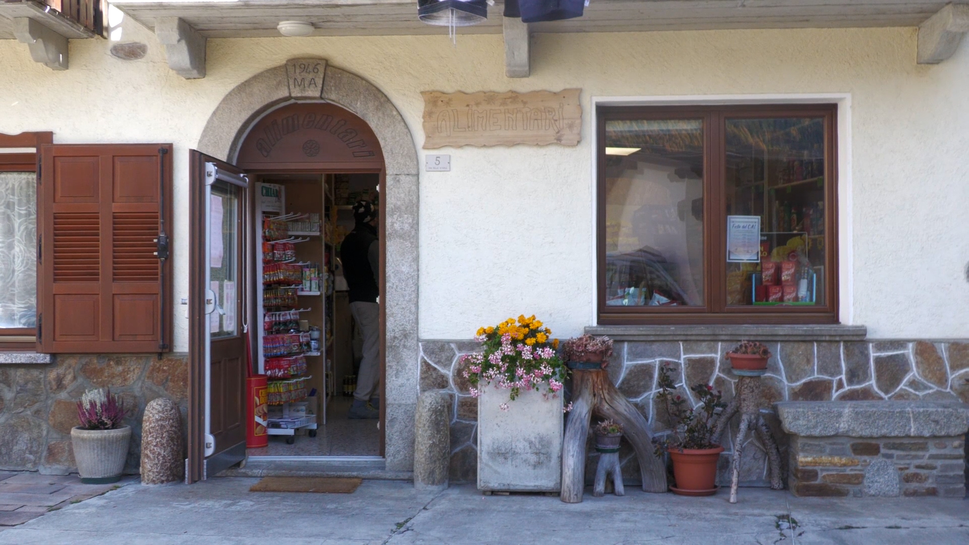 A Pezzo il negozio di vicinato riferimento per la comunità