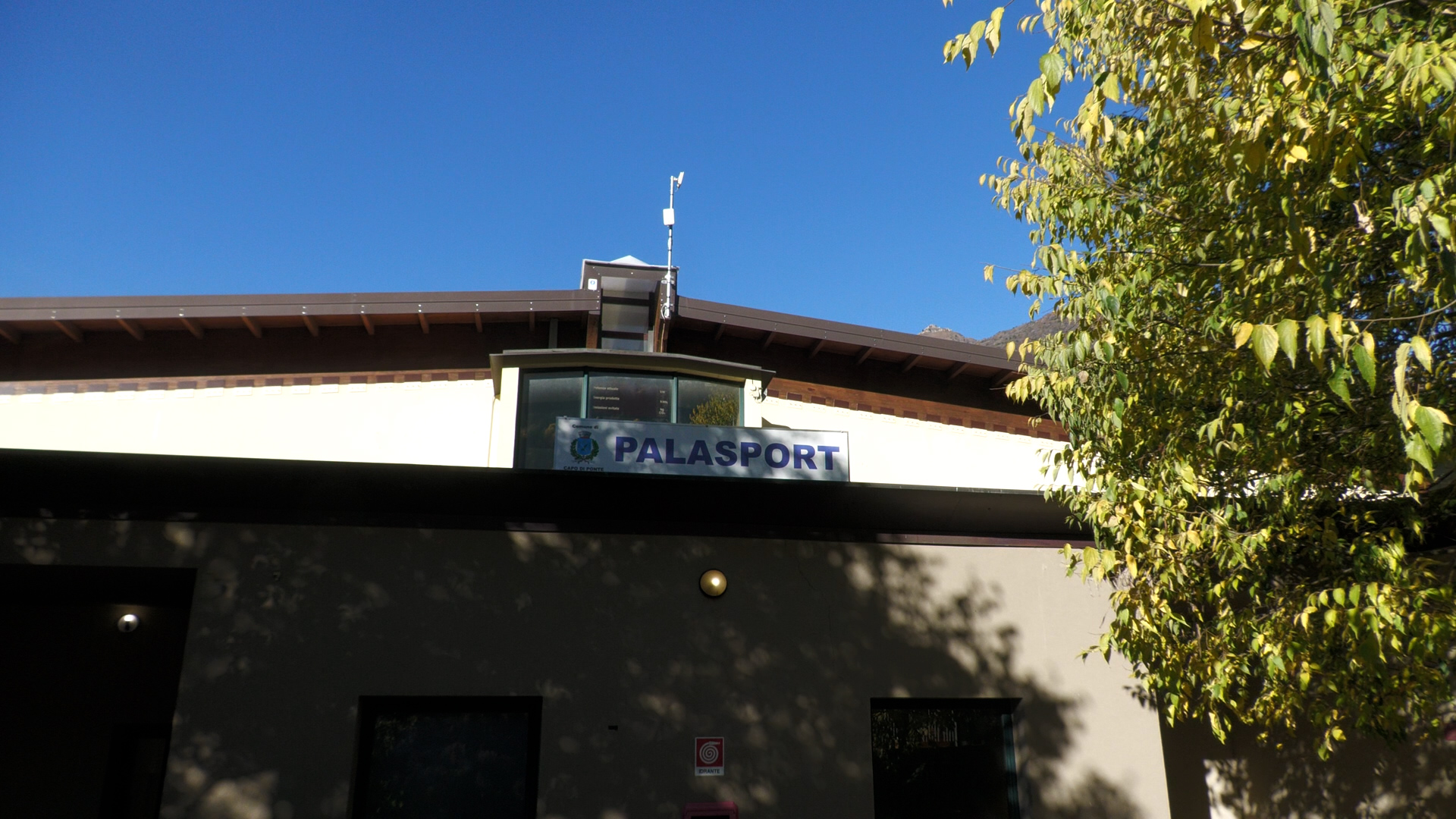 Ancora lavori alla palestra per le infiltrazioni dal tetto