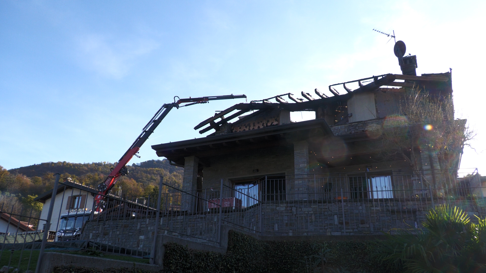 Incendio a Solato, evacuata una famiglia
