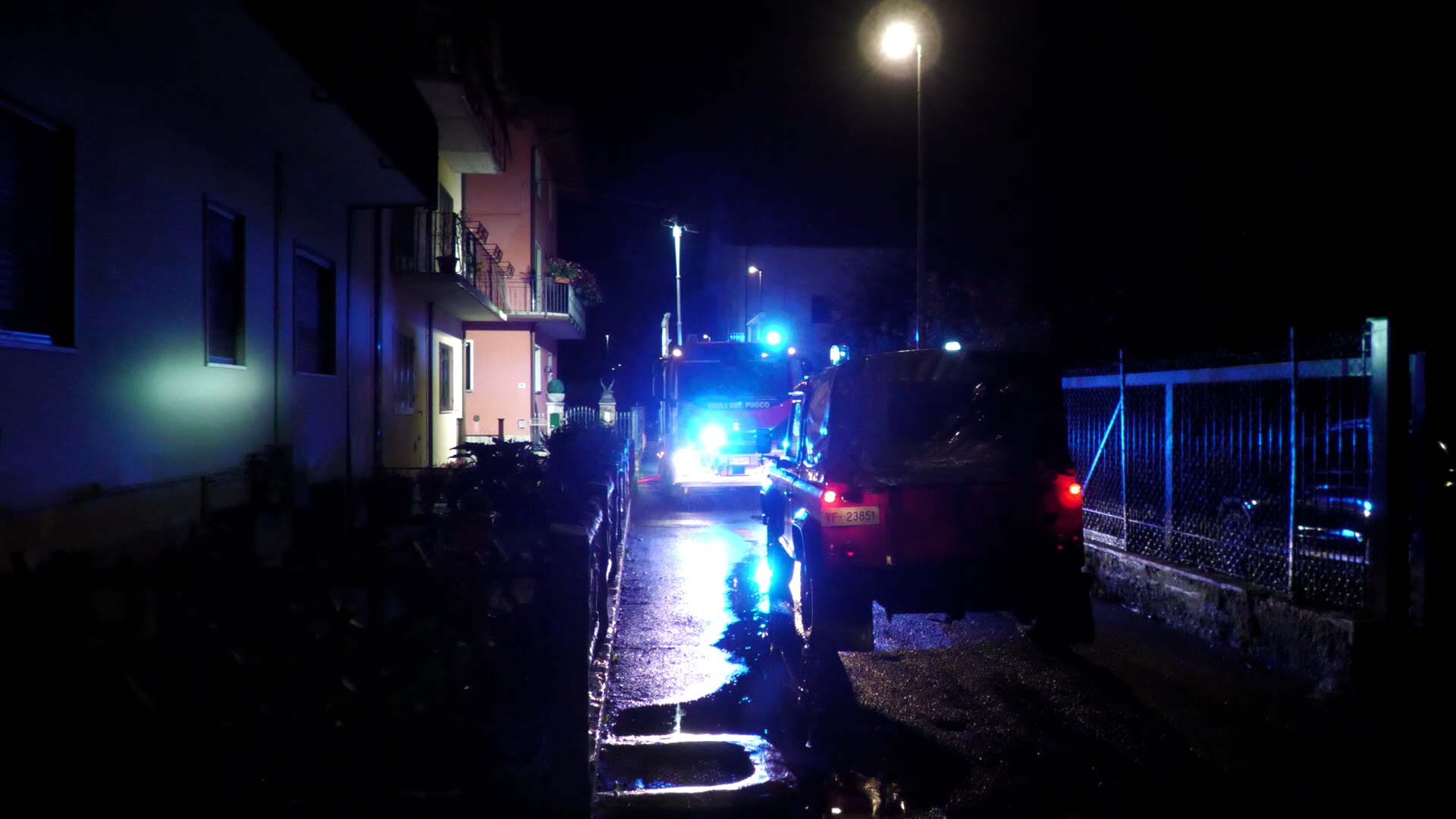 Cividate: vasto incendio in centro storico