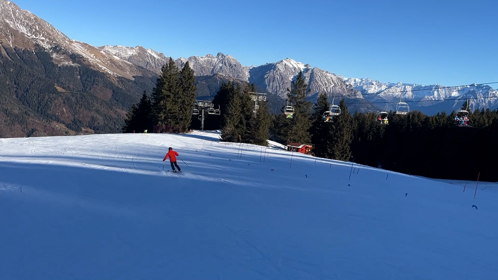 Sci: stagione al via, skipass più cari e obbligo del casco per tutti