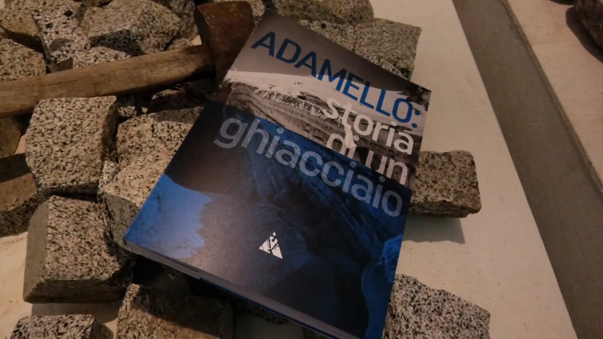 La storia del ghiacciaio dell'Adamello in un foto-libro