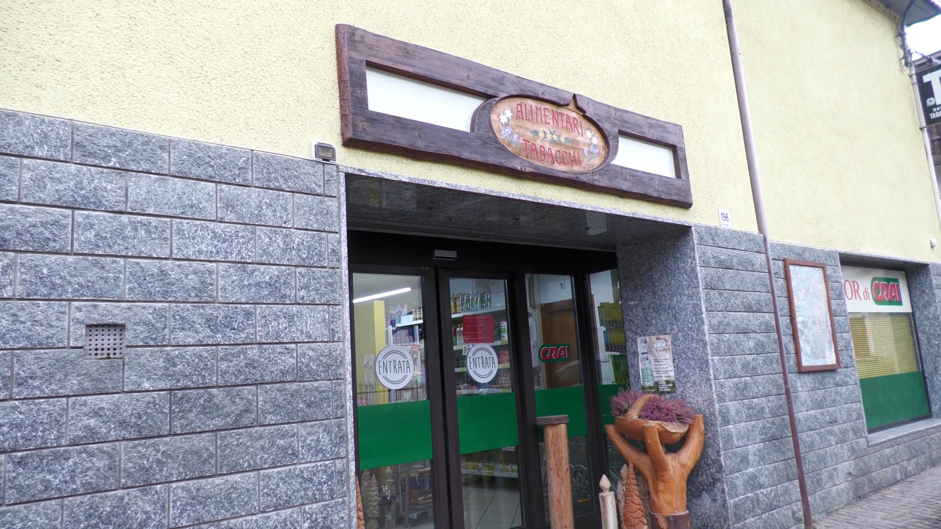 Una bottega per 400 abitanti: 