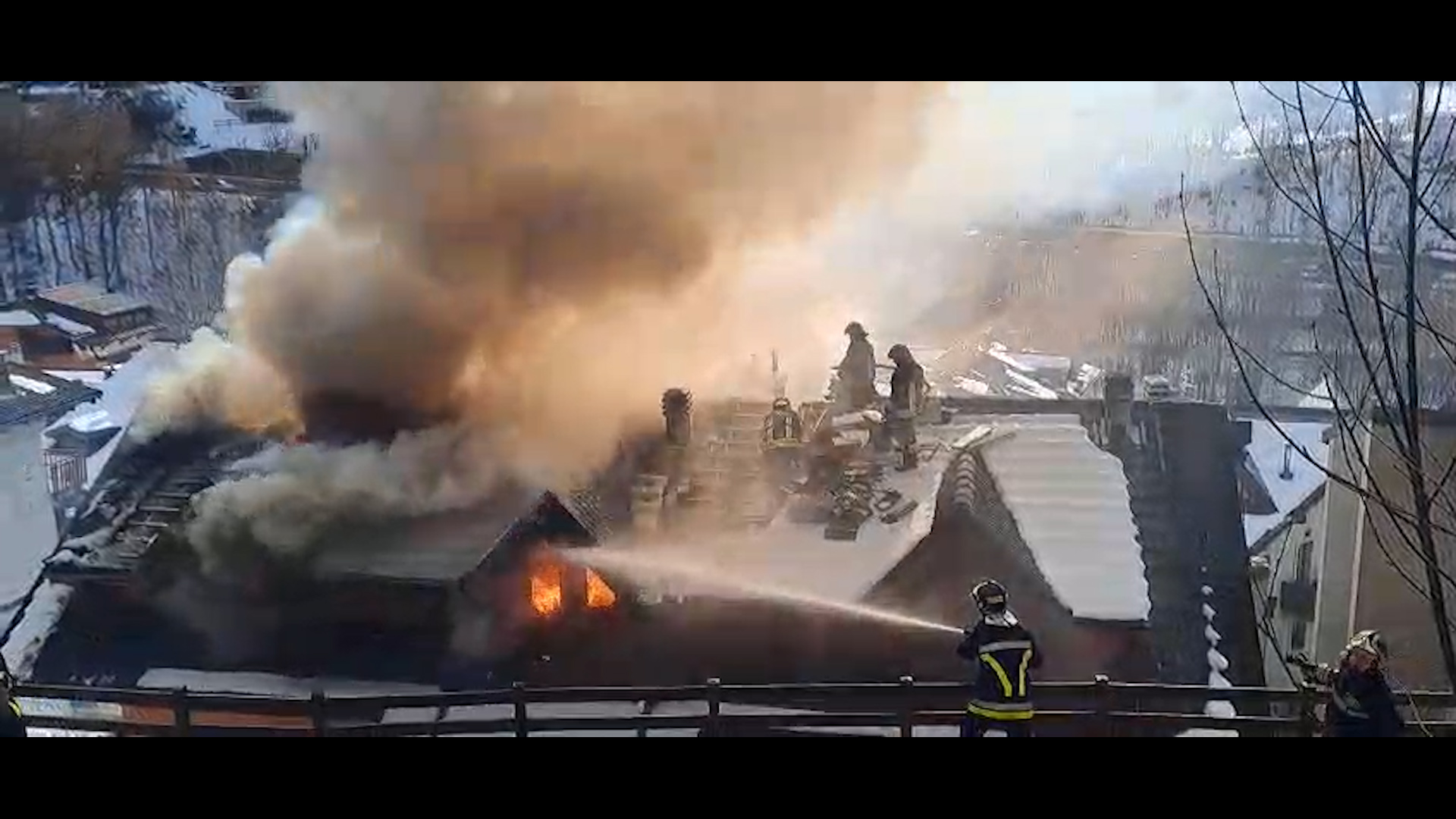Incendio a Ponte di Legno, distrutta una casa