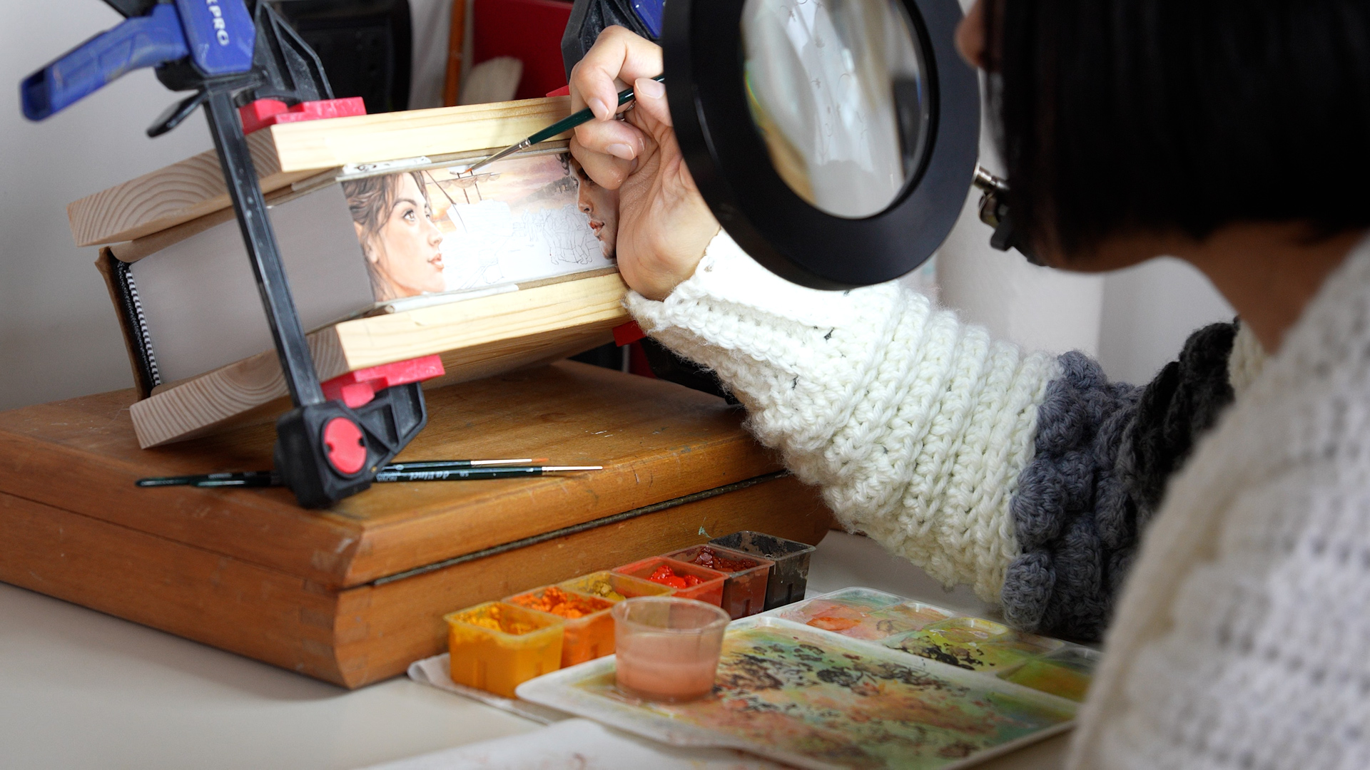 Elena Manella, l'arte del Fore Edge Painting