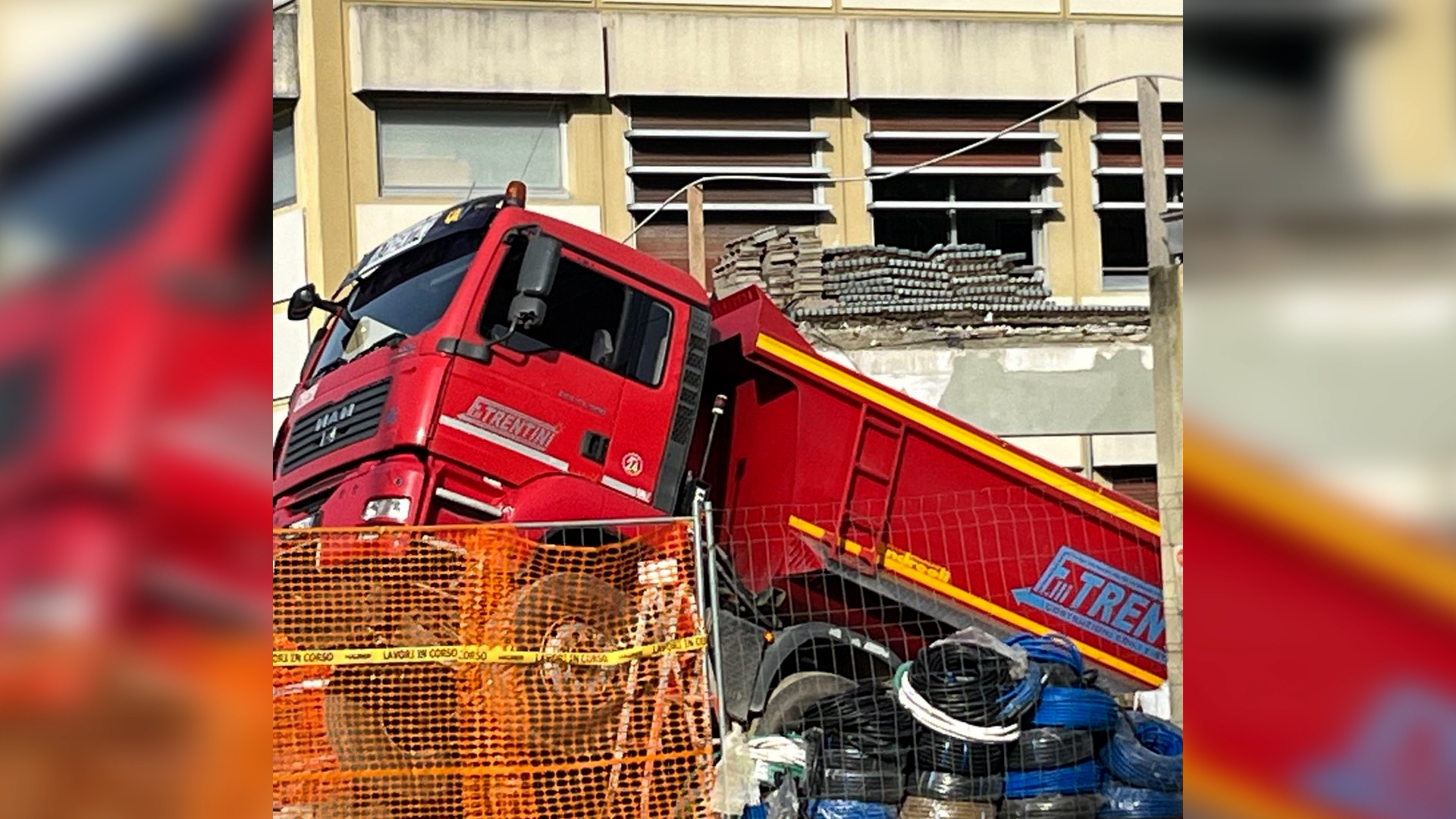 Meneghini, crollo nel cantiere della nuova mensa