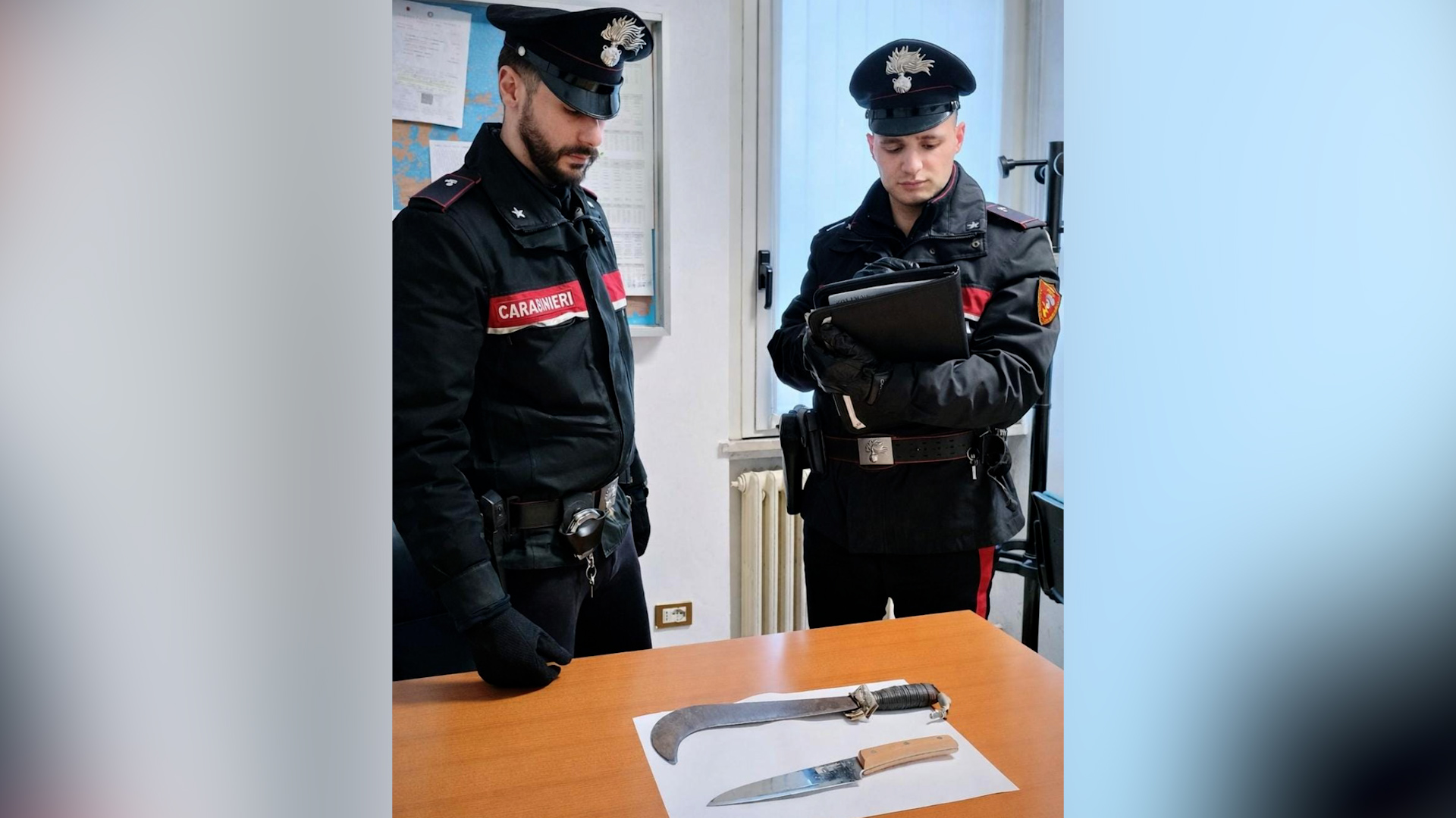 Coltello e roncola in auto, tre denunciati