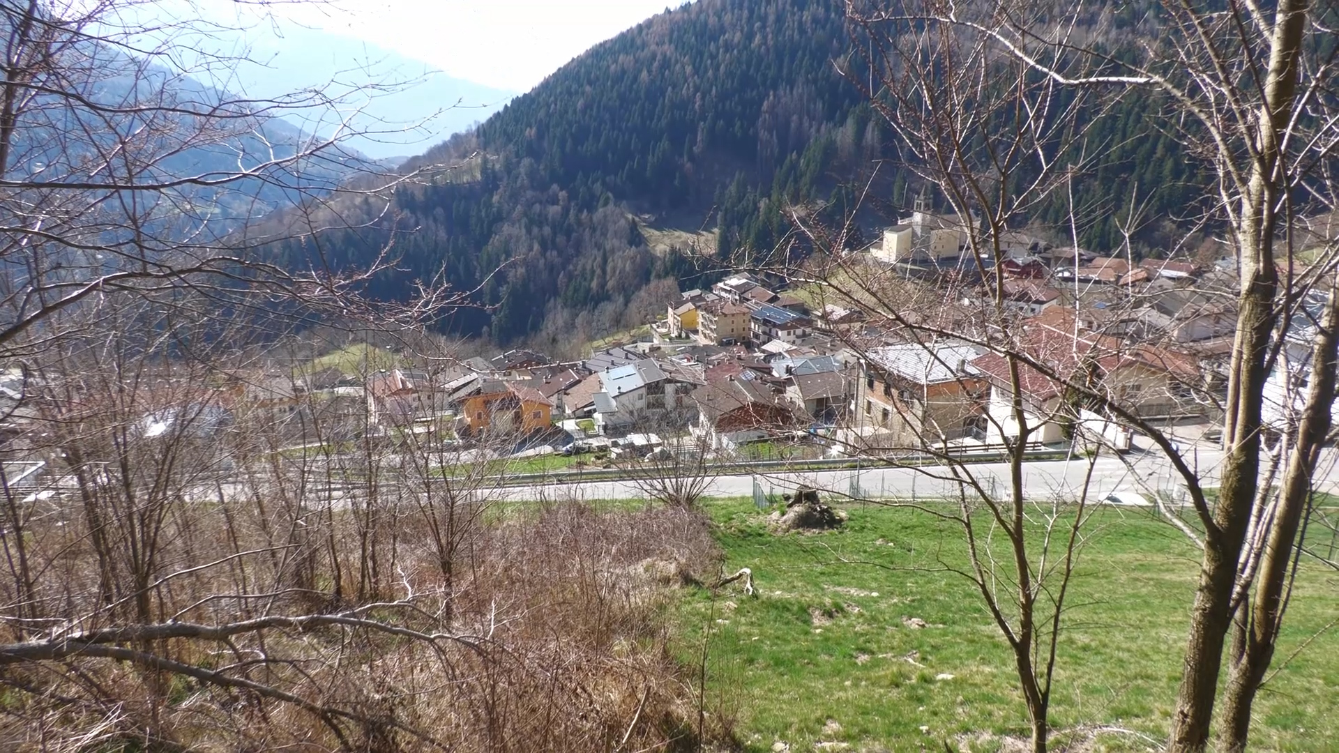 Versante (già franato nel 2024) minaccia l'abitato. Lavori subito