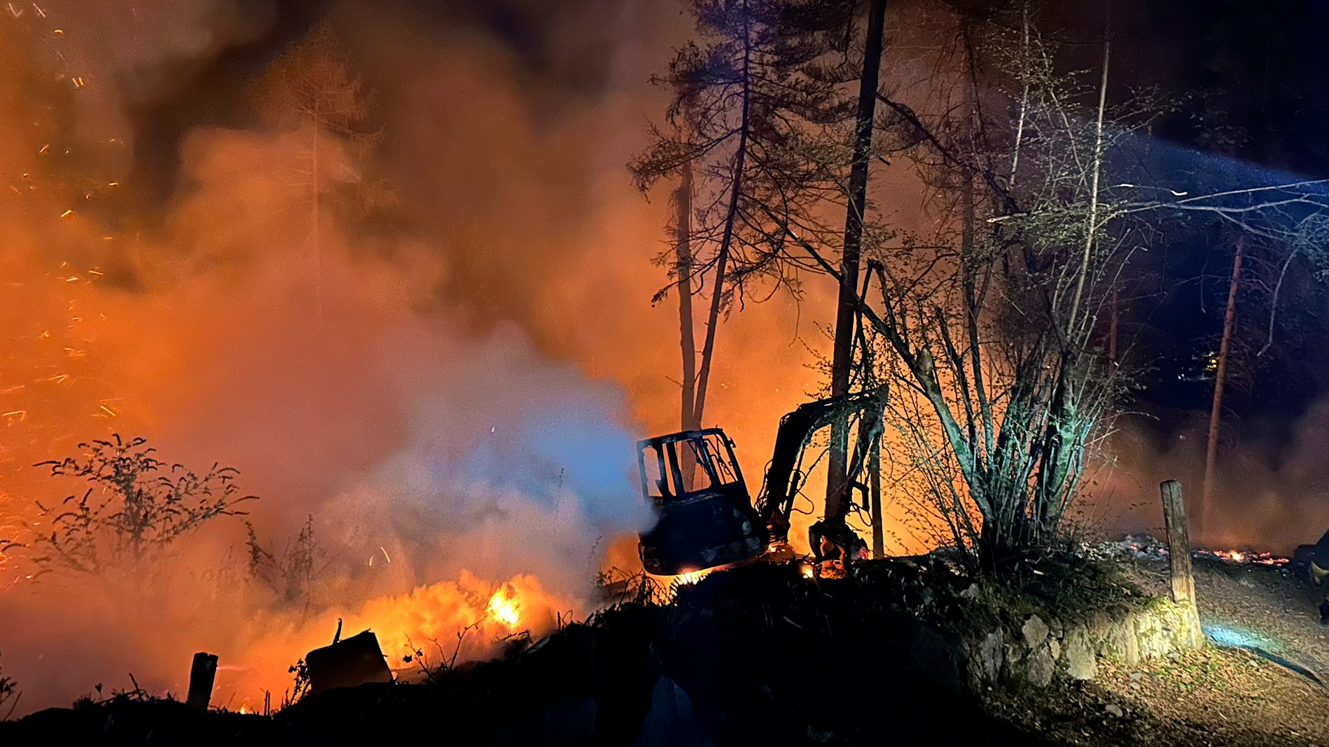 Incendi a Niardo e Montecampione: lunga notte di lavoro