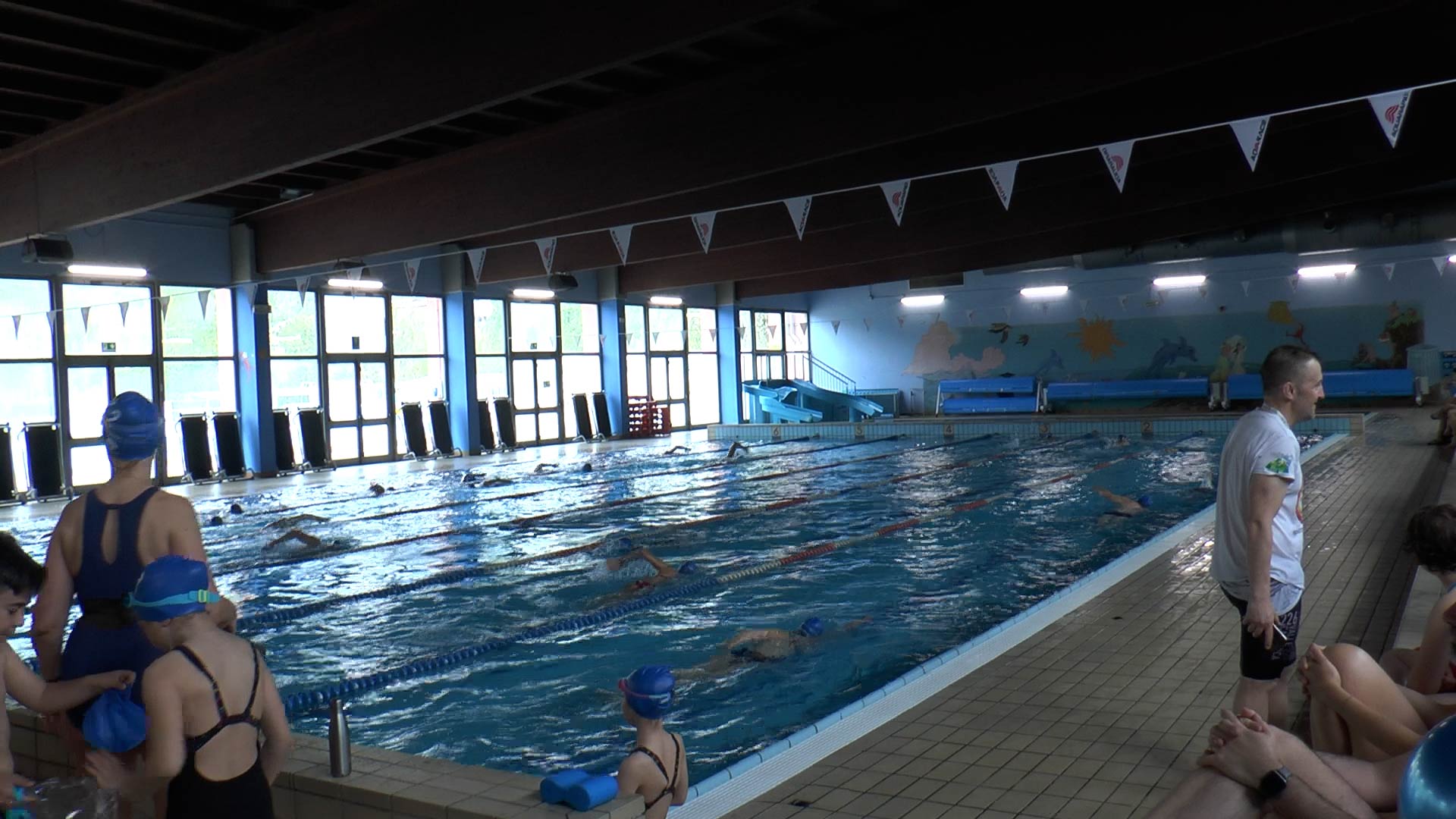 Darfo, alle piscine 12 ore di nuoto e solidarietà
