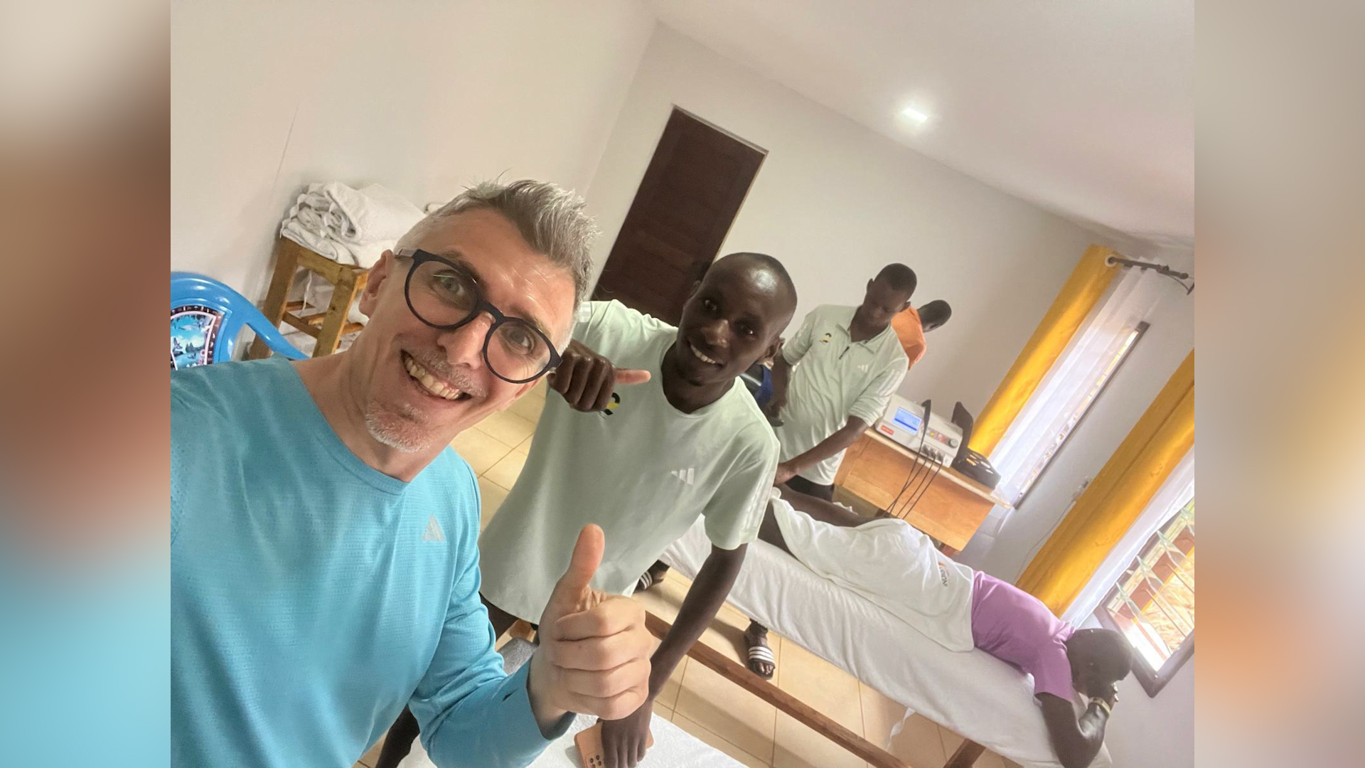 Le mani di Vincenzo Lancini sul record mondiale della maratona di Sawe