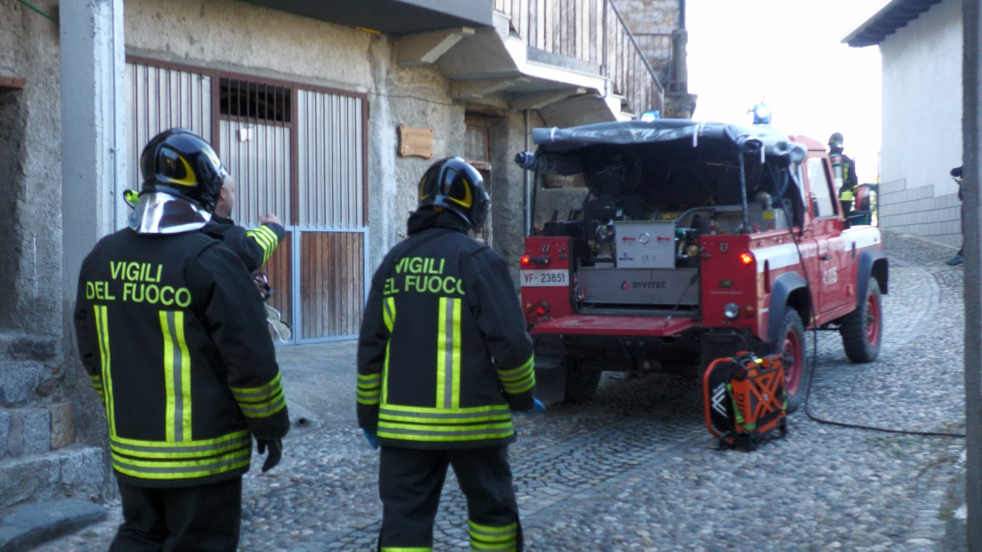 Esplosione e incendio, ustionati (non gravi) madre e figlio
