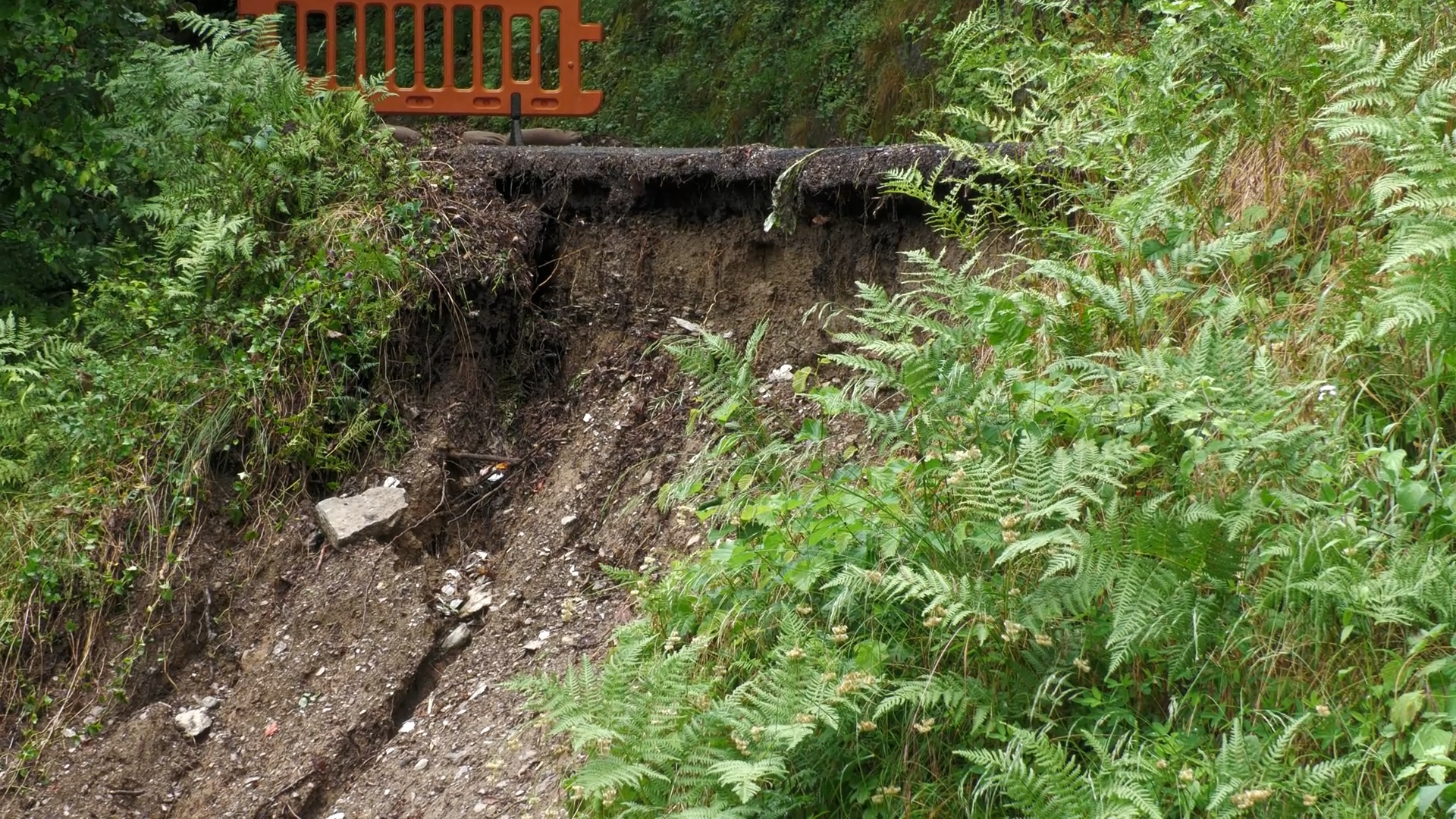 Cede la strada, chiusa la via principale per la Val Malga