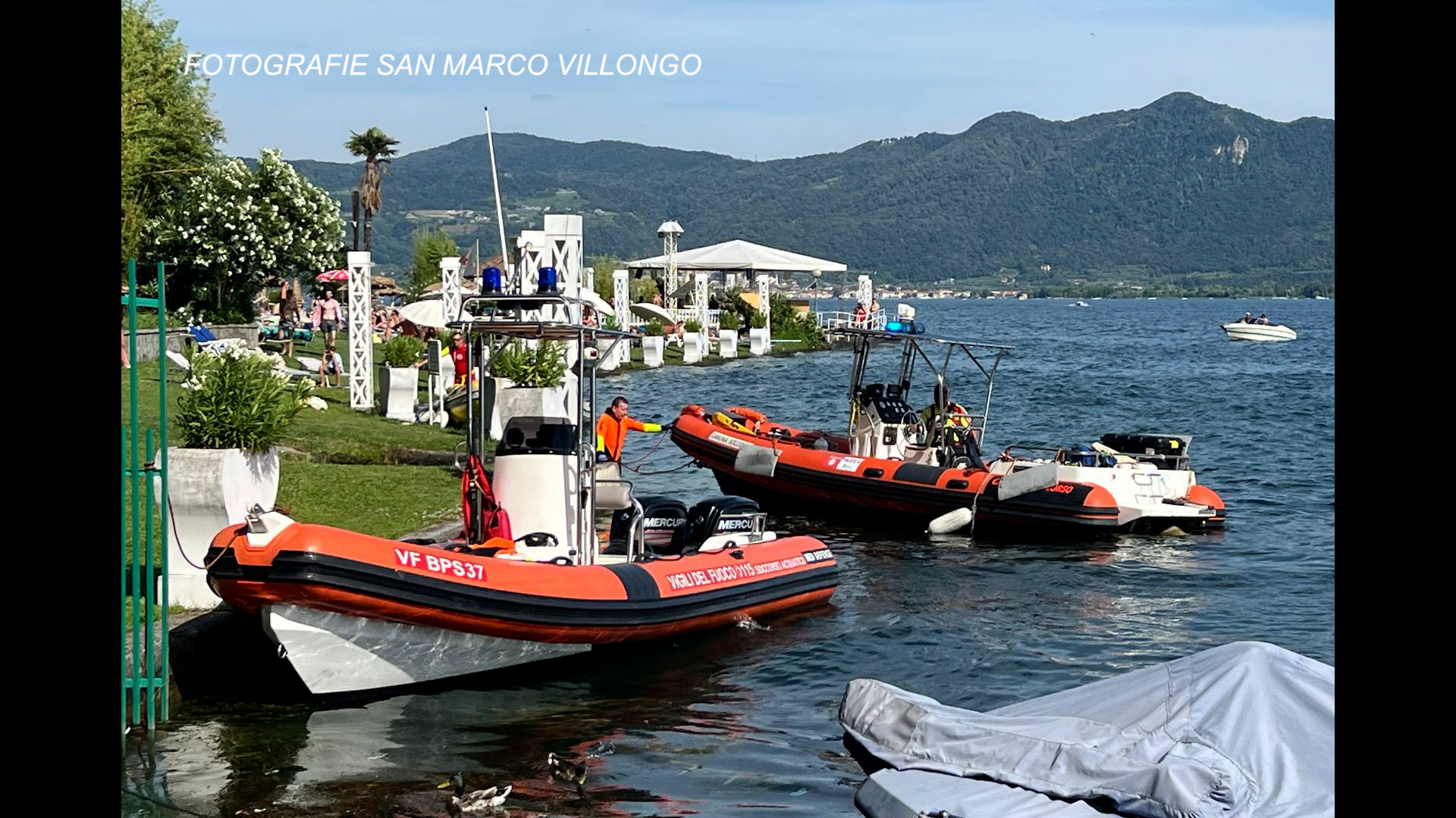 Il cadavere di un uomo ripescato dal lago: indagini a tutto campo dei carabinieri