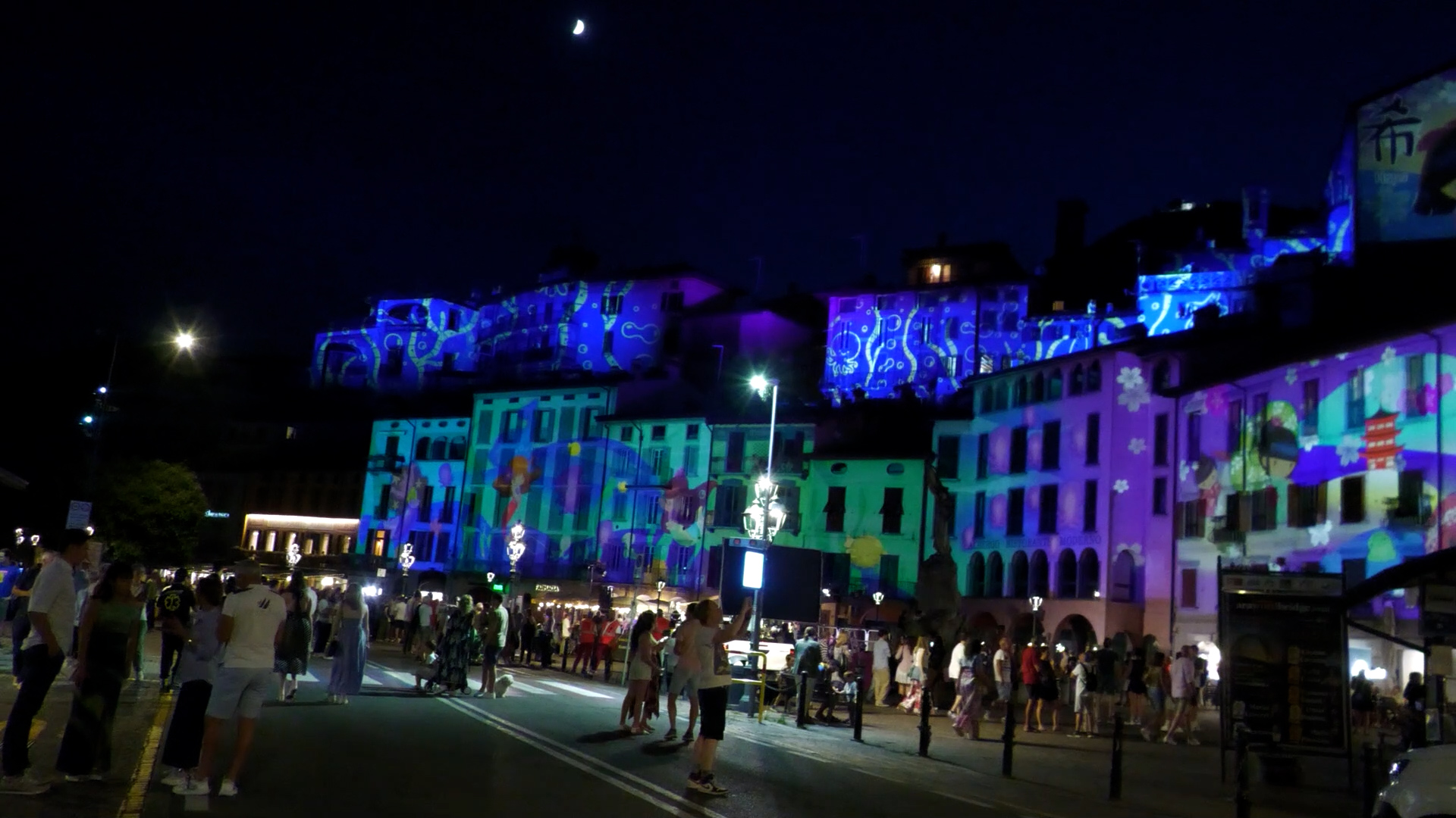 La notte romantica accende il Borgo della luce a Lovere