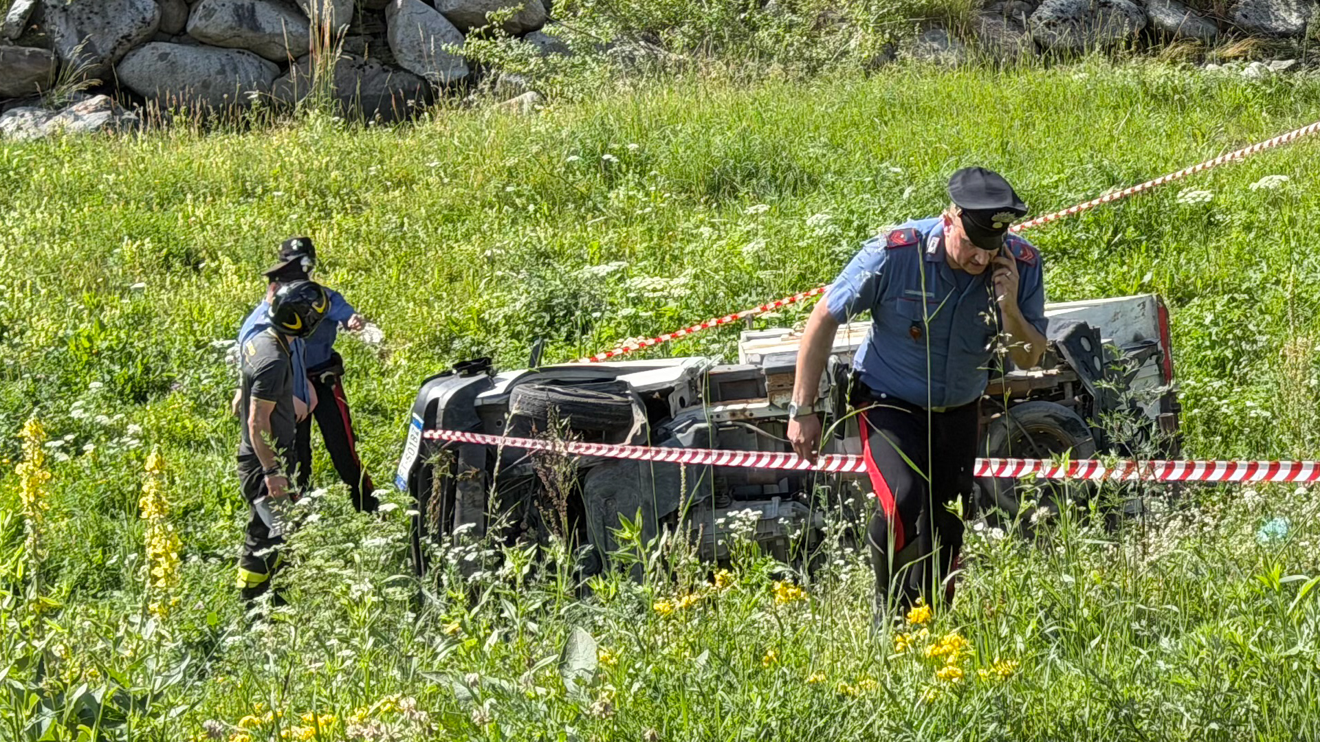 Incidente a Temù, si ribalta il camioncino della differenziata