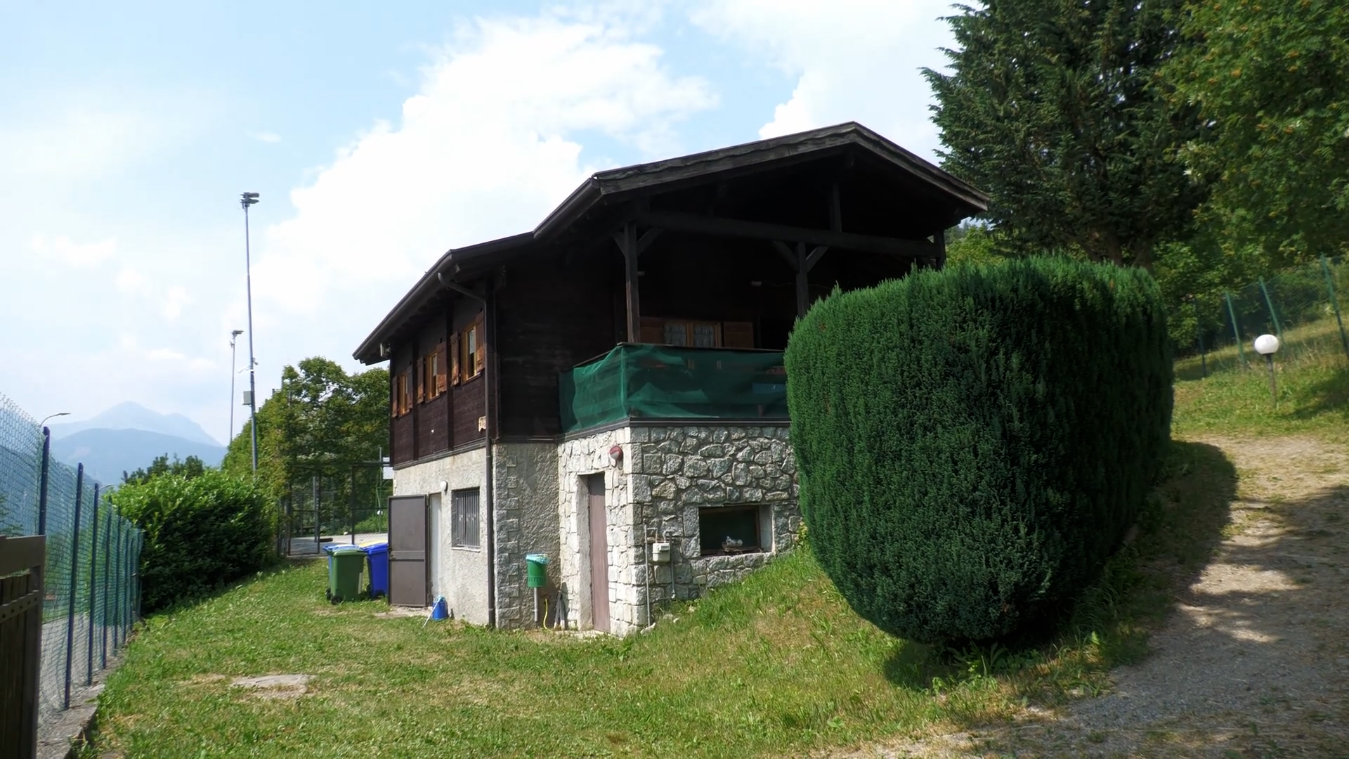 Riapre il baretto a Garda grazie a un gruppo di giovani