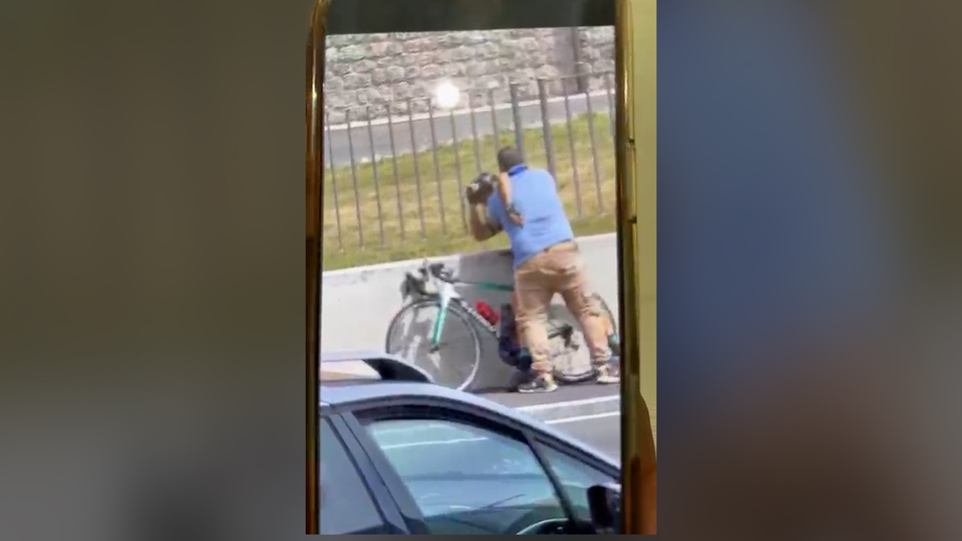 Lite in strada fra ciclista e autista di autobus: indagini dei carabinieri