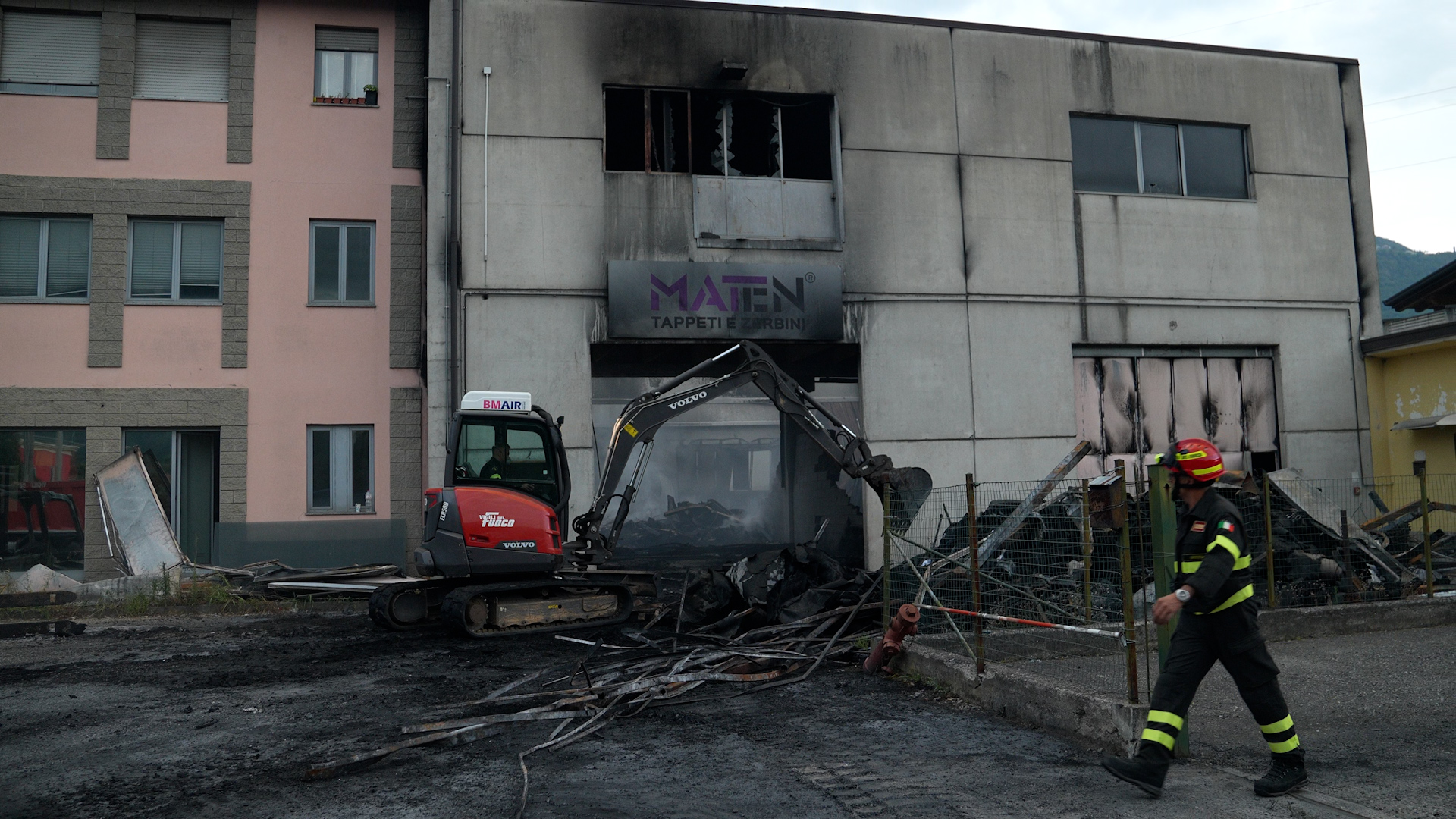 Incendio alla Maten: restano valide le ordinanze dei sindaci