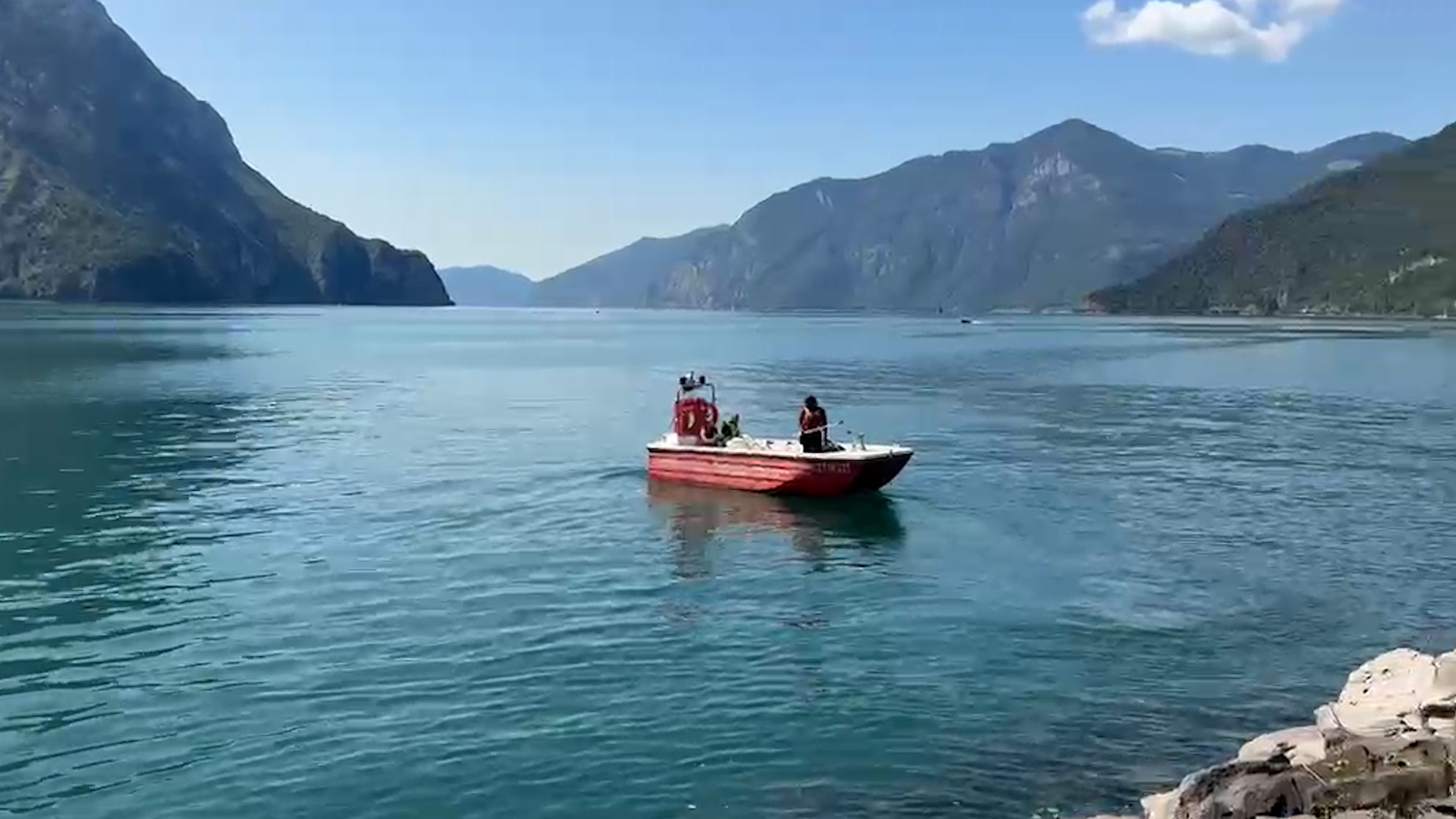 Barca nel lago senza conducente, attivate le ricerche. Tutte le ipotesi aperte