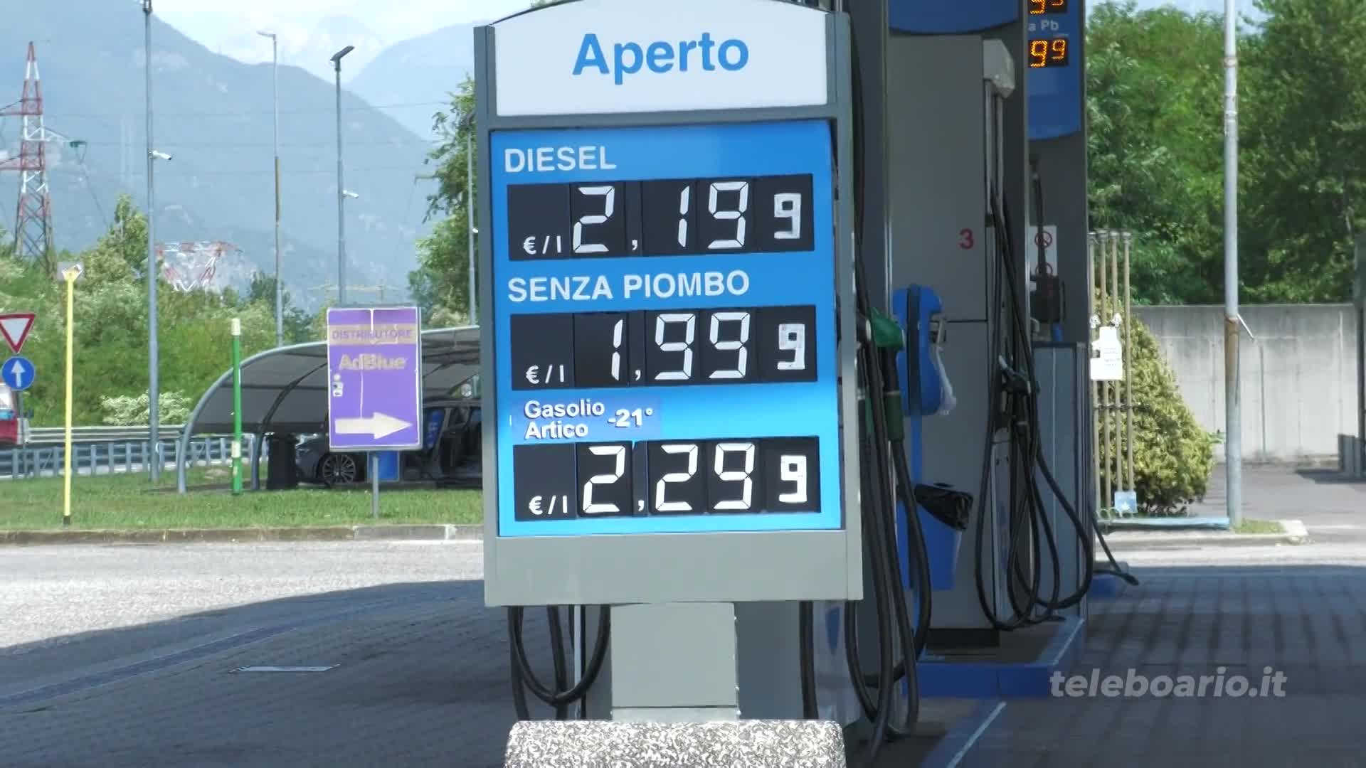 Caro carburante quanto mi costi?