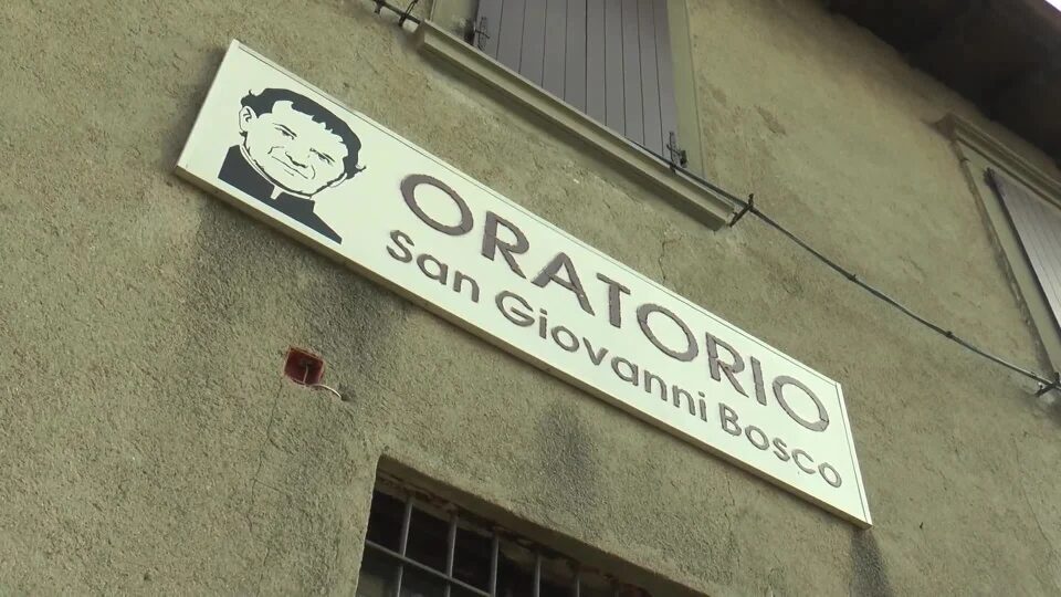 Con il campo per il calcio a 5, completato il rinnovamento dell’oratorio