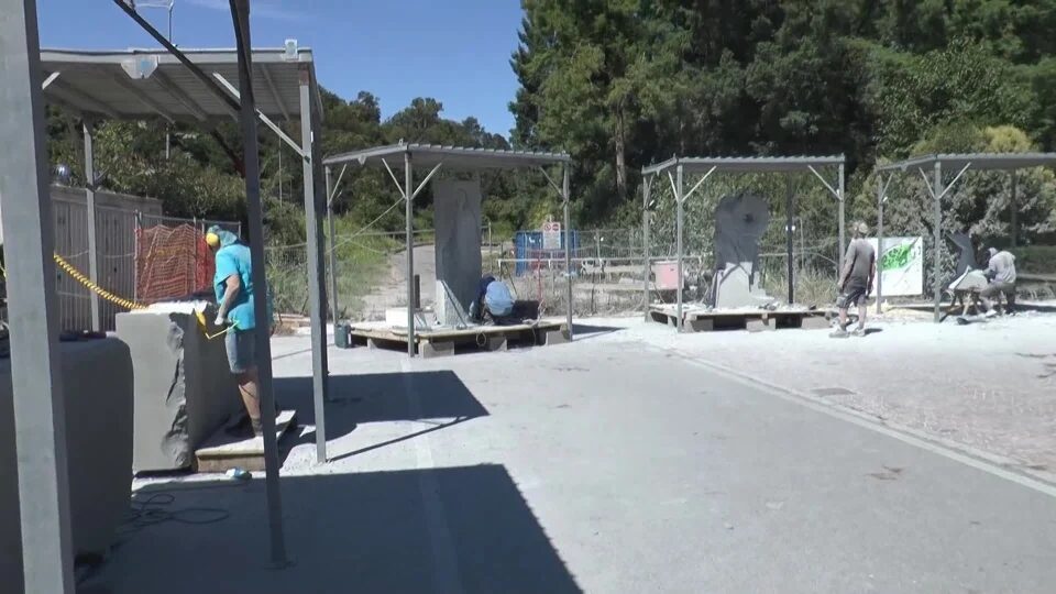 5 artisti a Paratico per “Scolpire in piazza”