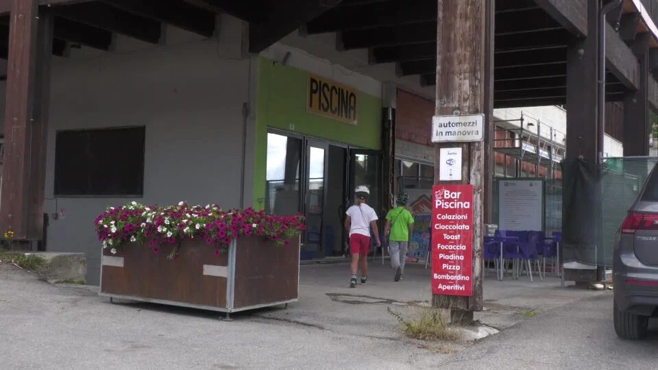 Dopo due anni di attesa riaperta la piscina