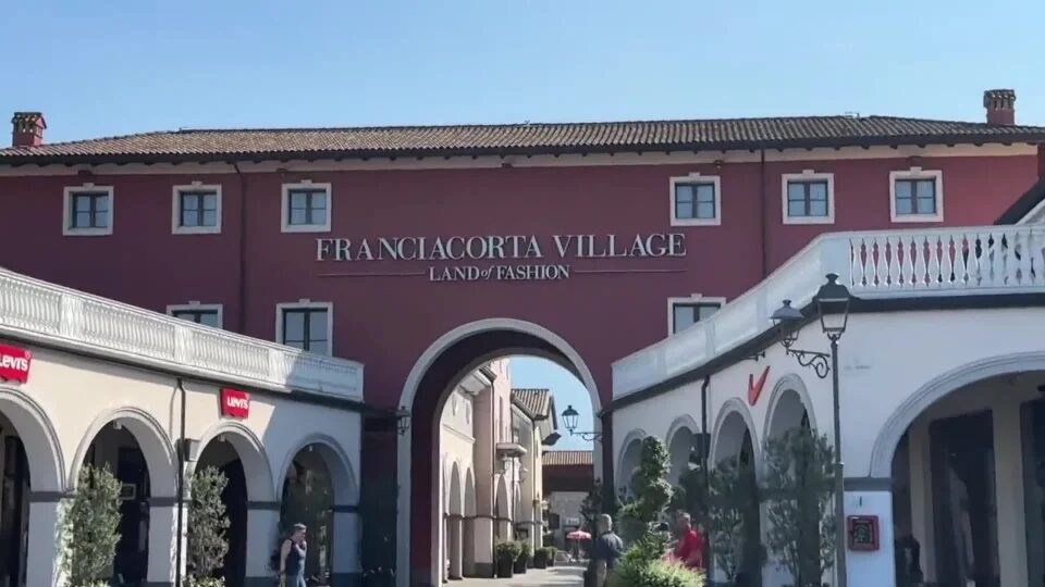 L’Outlet Franciacorta cambia bandiera
