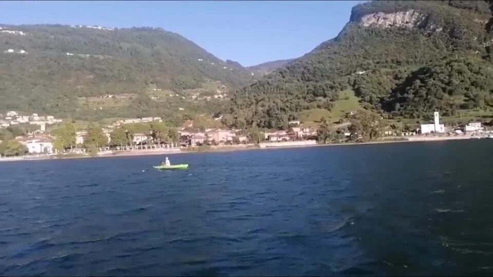 Una nuotatrice scozzese a nuoto da Sarnico a Pisogne
